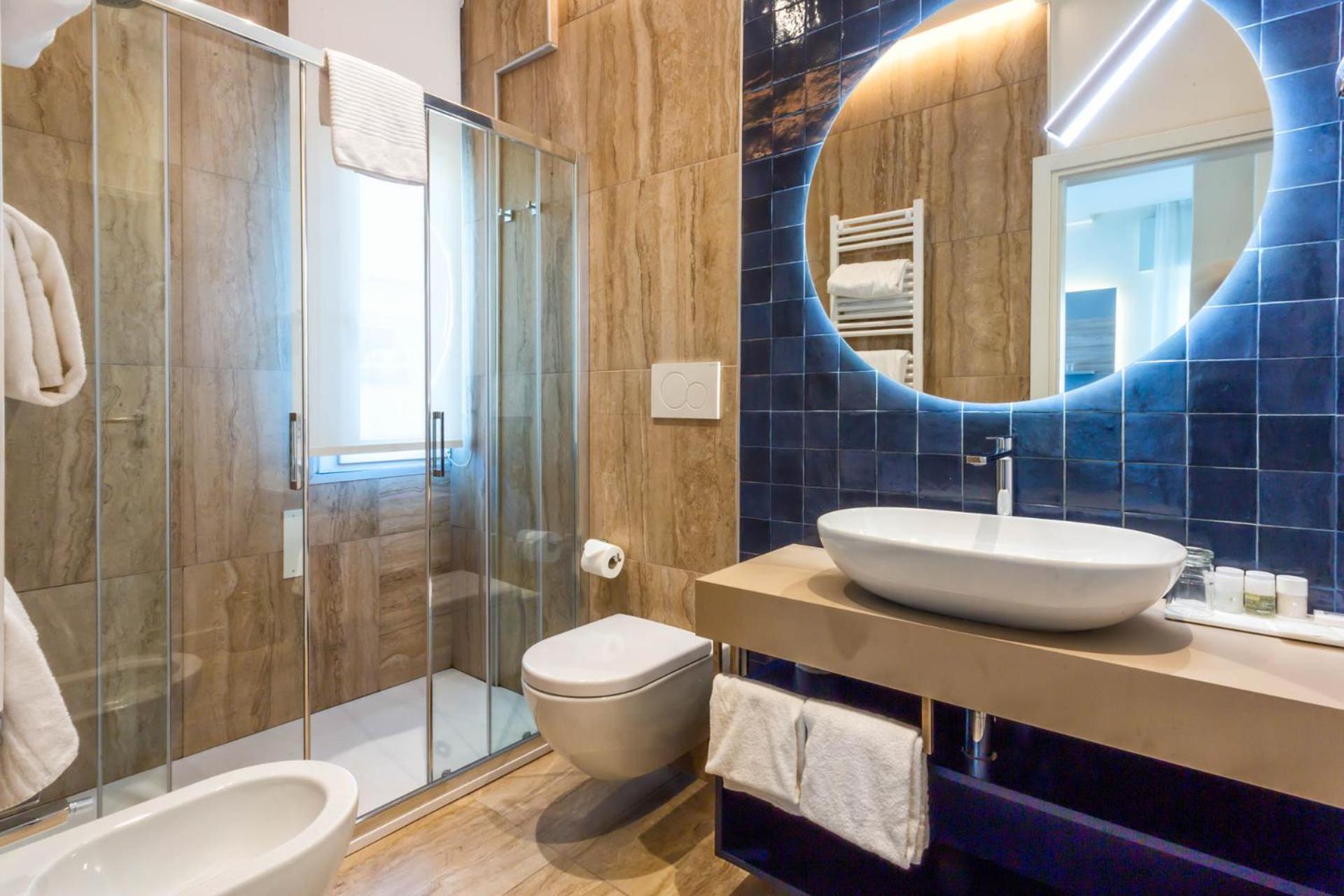 Deluxe Double or Twin Room with Sea View - Photo 11