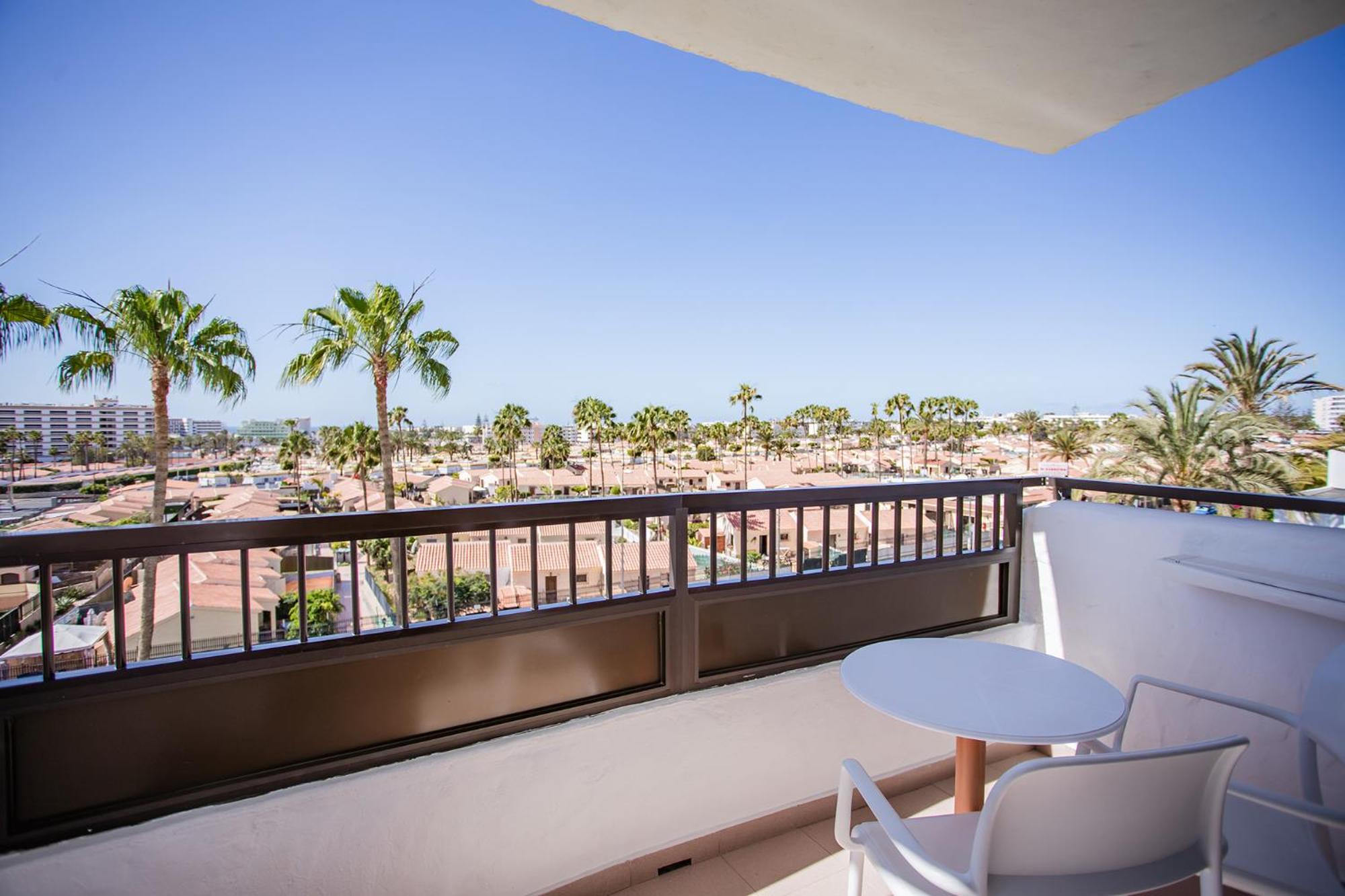 Double Room with Balcony (2 Adults + 2 Children) thumbnail 6