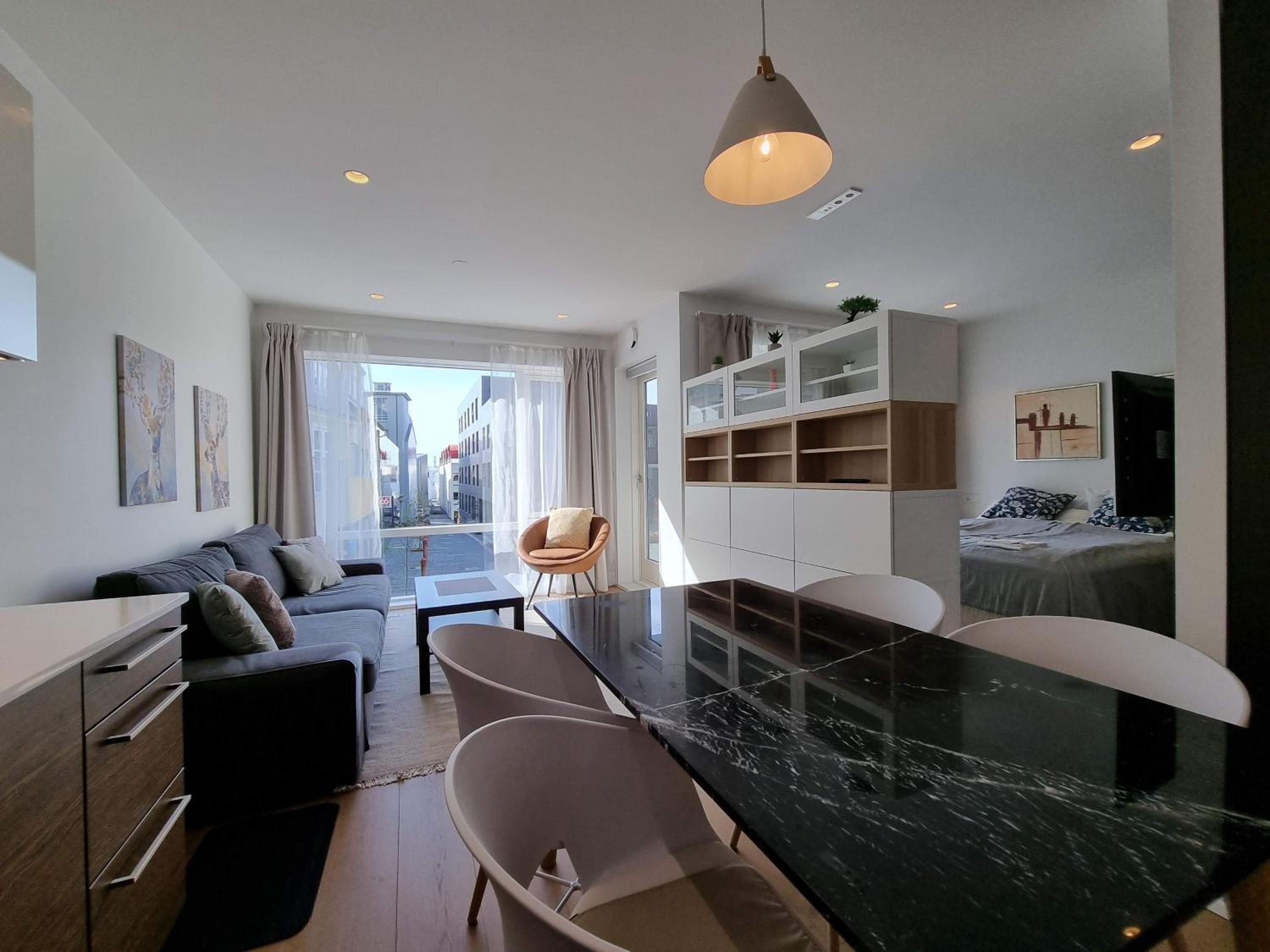 Apartment with Balcony - Photo 15