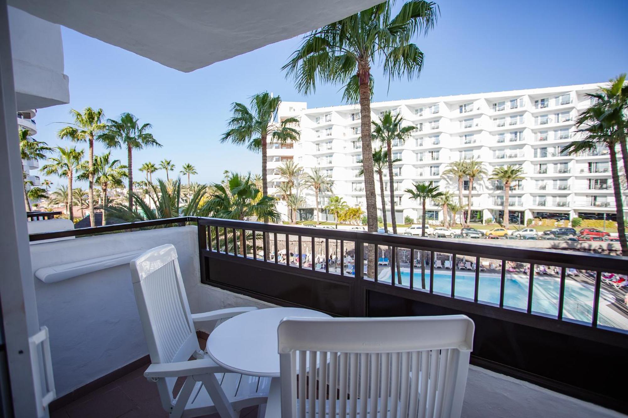 Superior Double Room with Balcony (2 Adults) thumbnail 5