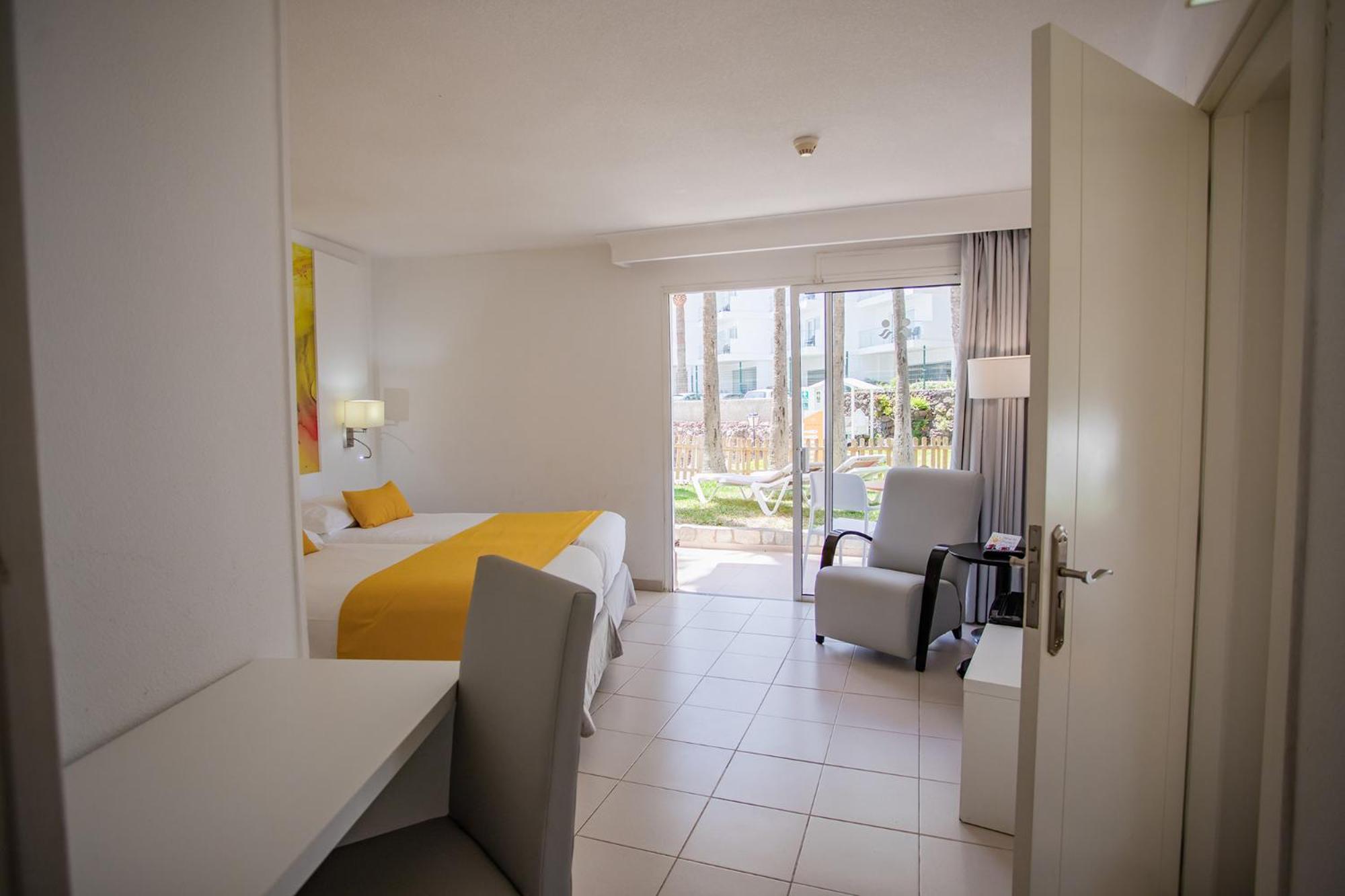 Family Suite (3 Adults) thumbnail 5