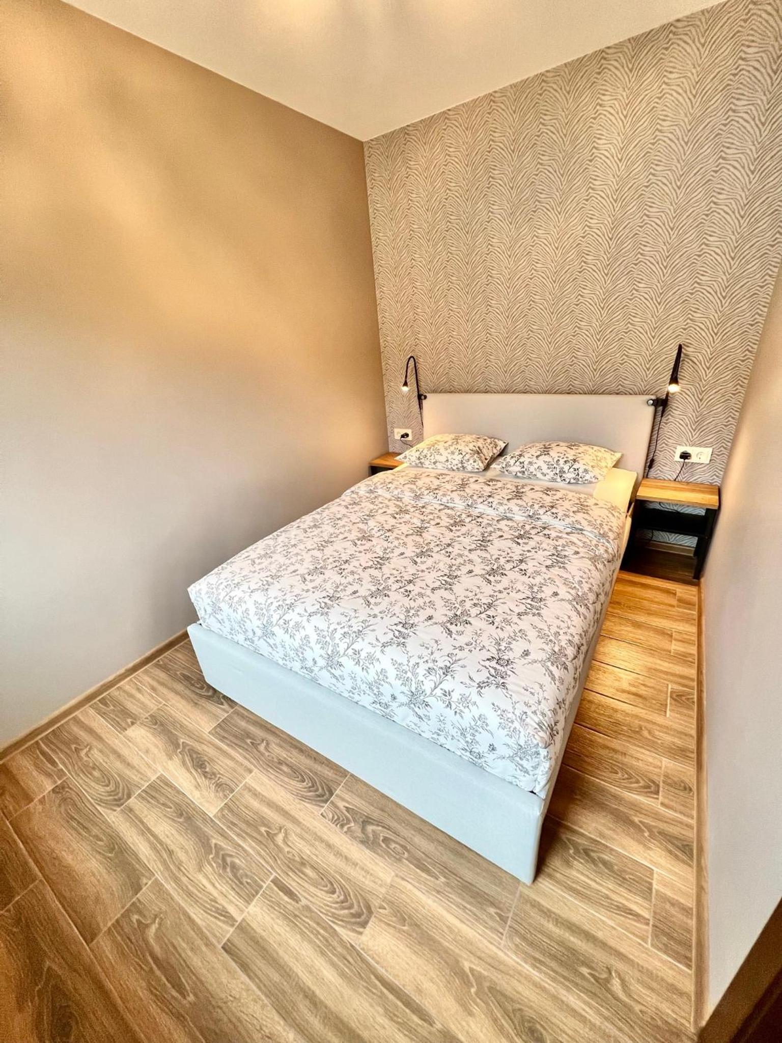 One-Bedroom Apartment photo 2