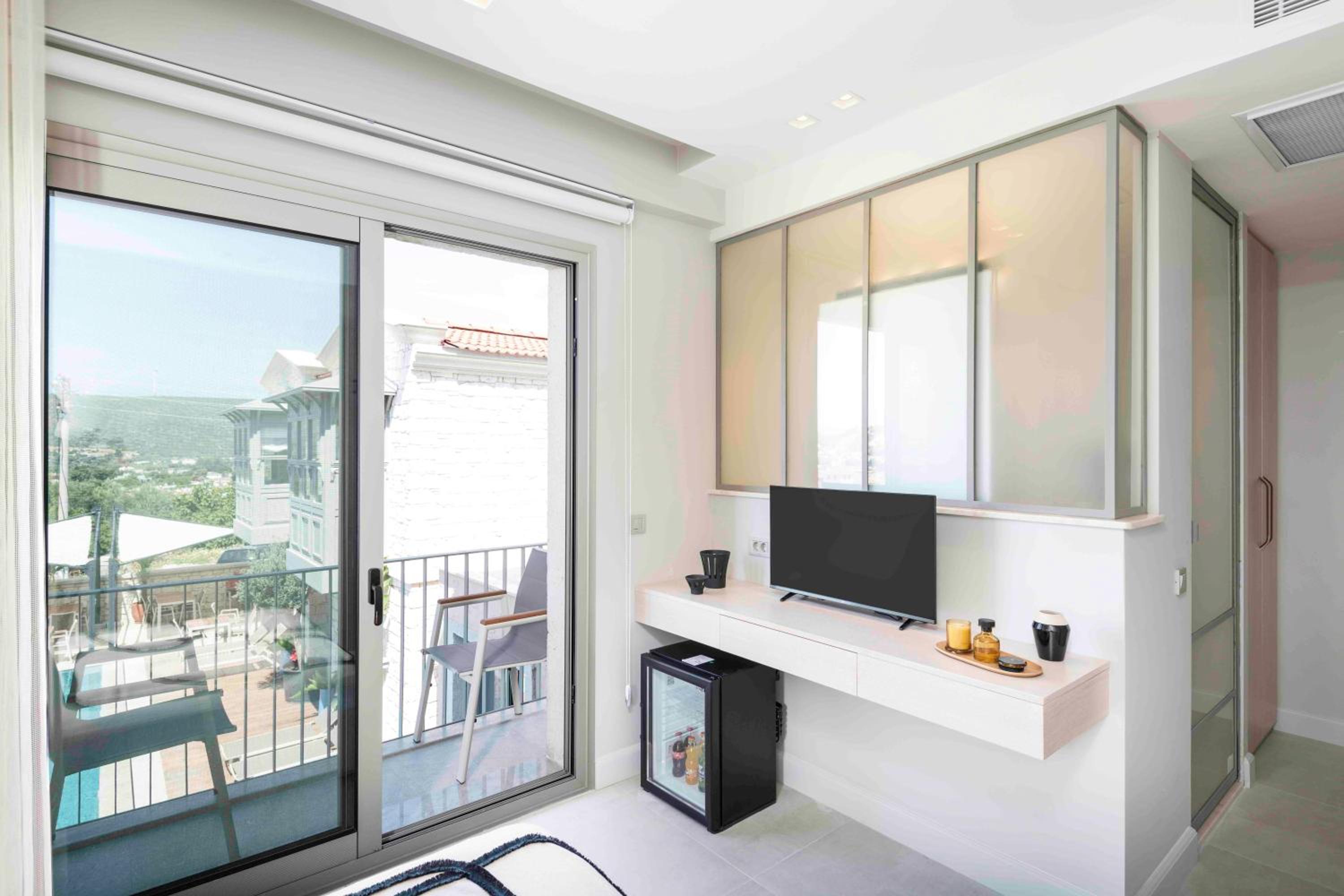 Deluxe Double Room with Balcony photo 3
