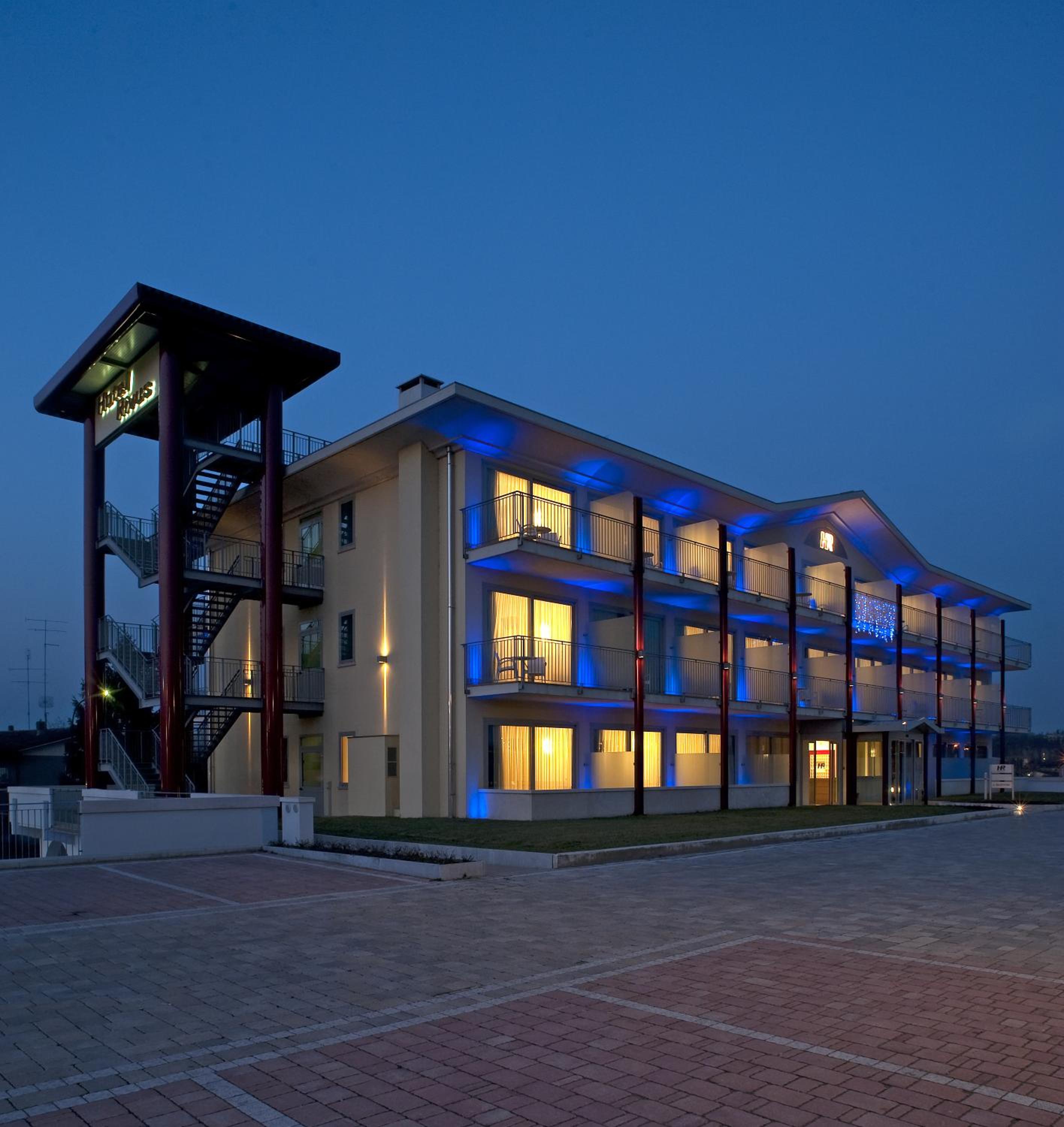 Double Room with Balcony - Photo 2
