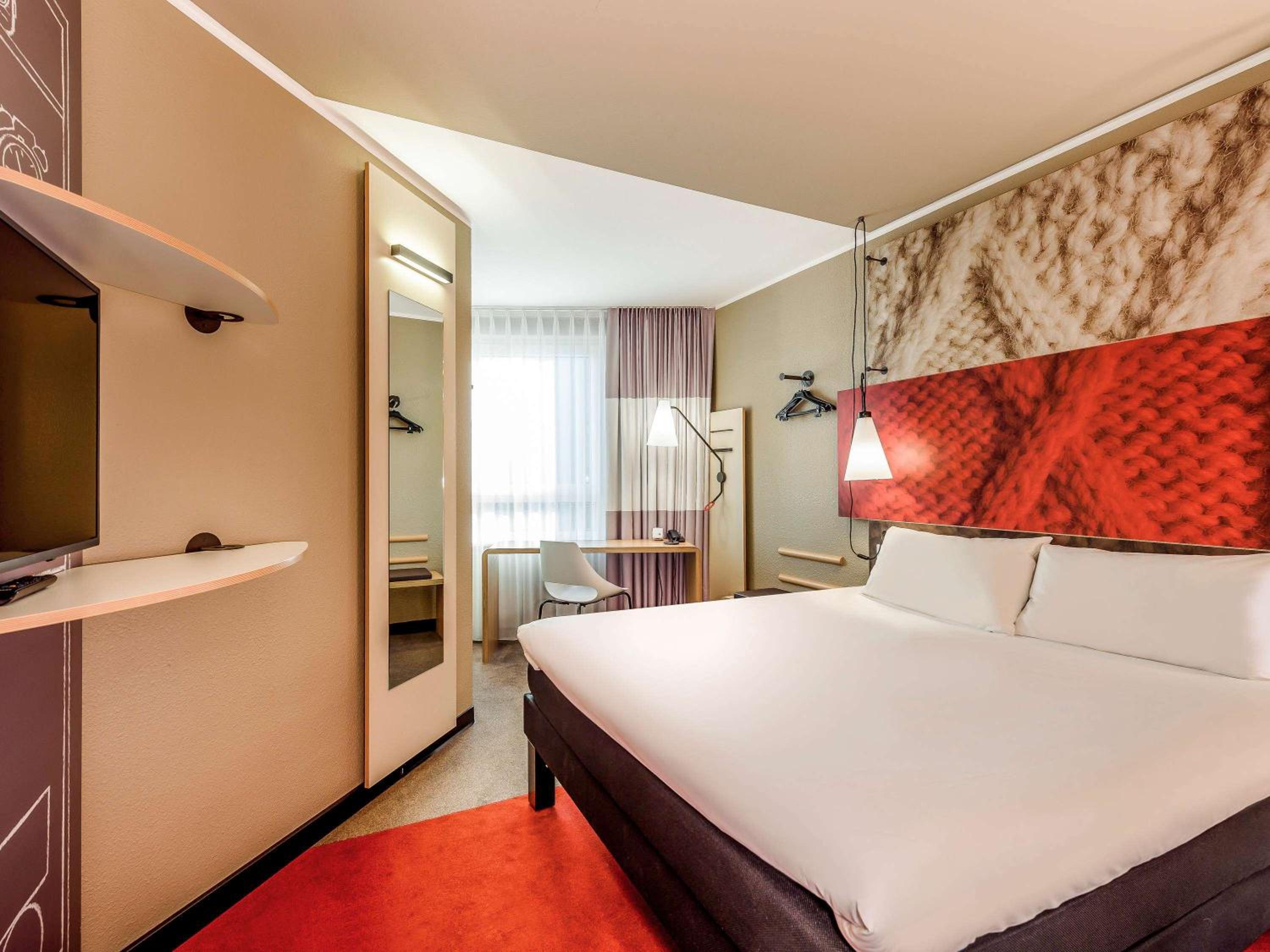 Standard Queen Room - Photo 7