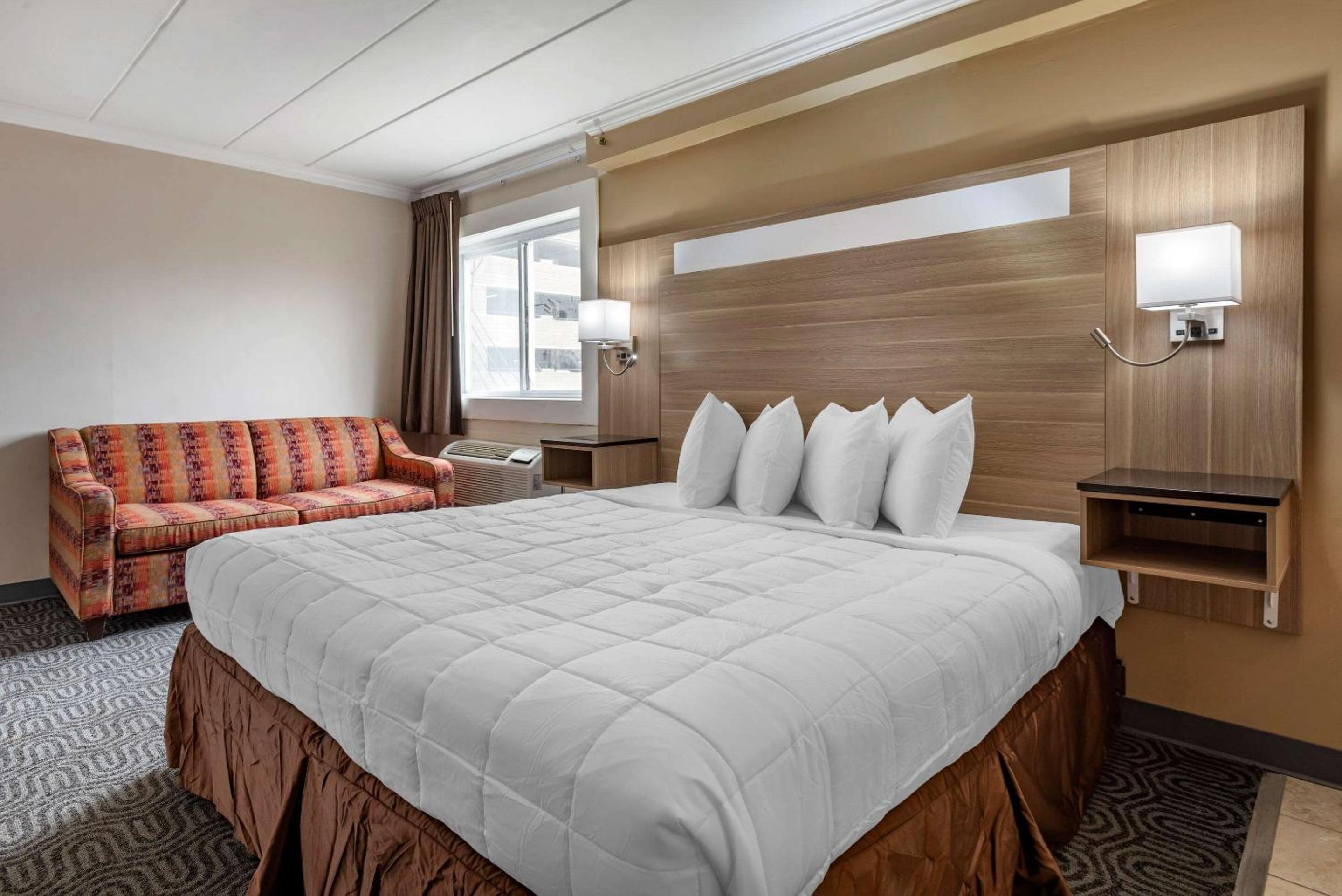 Double Suite - Non Smoking photo 1