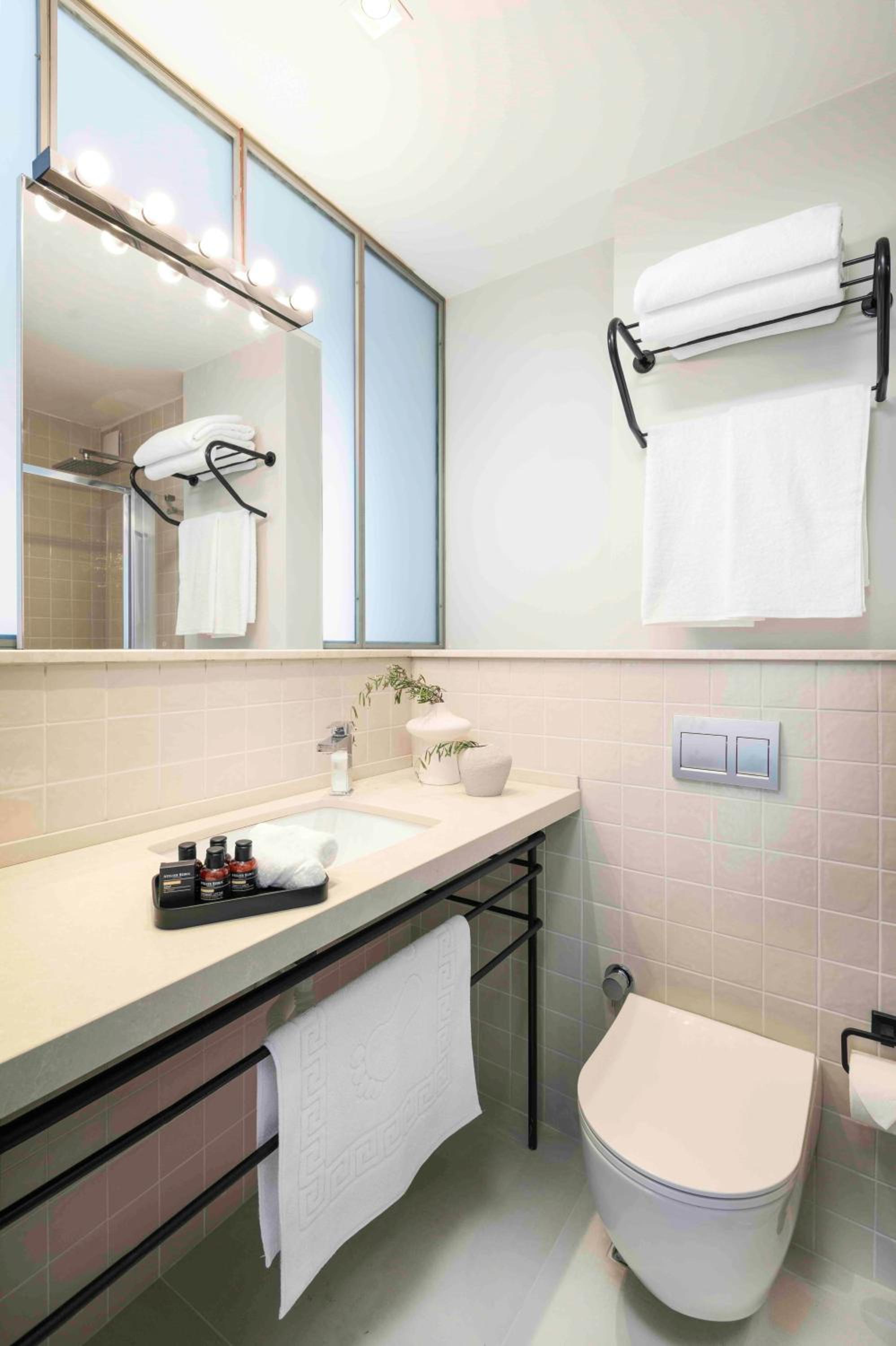 Deluxe Double Room with Balcony photo 2