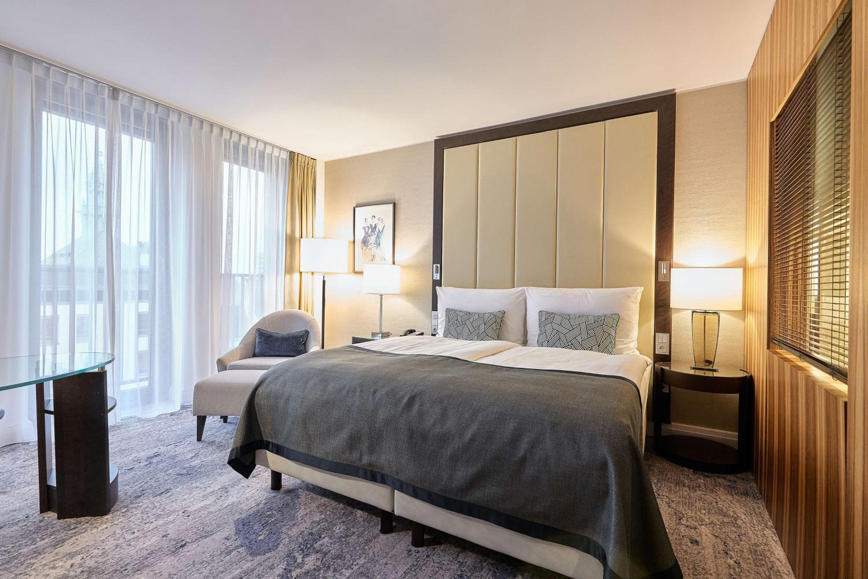 Standard King Room - Photo 4