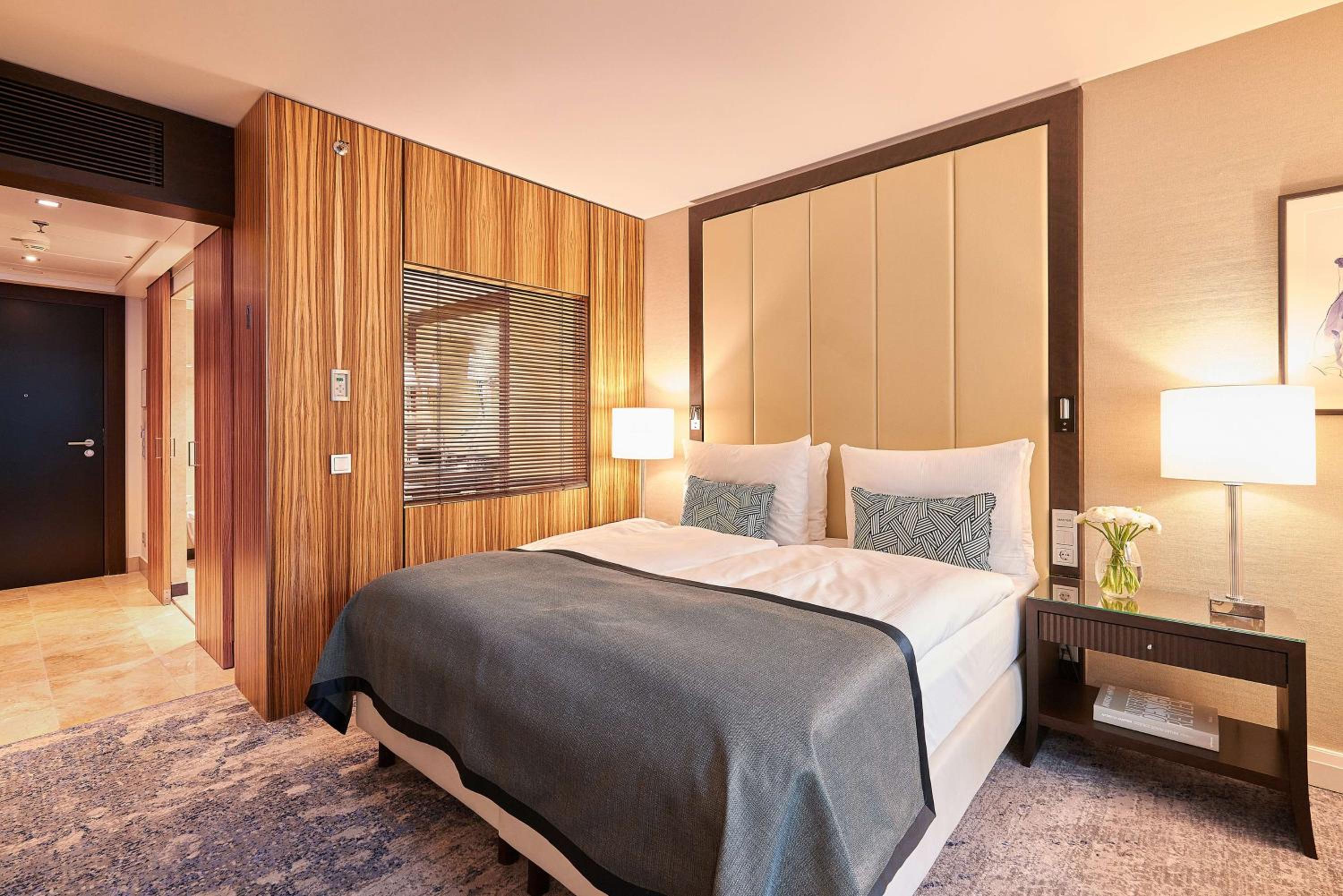 Standard King Room - Photo 3