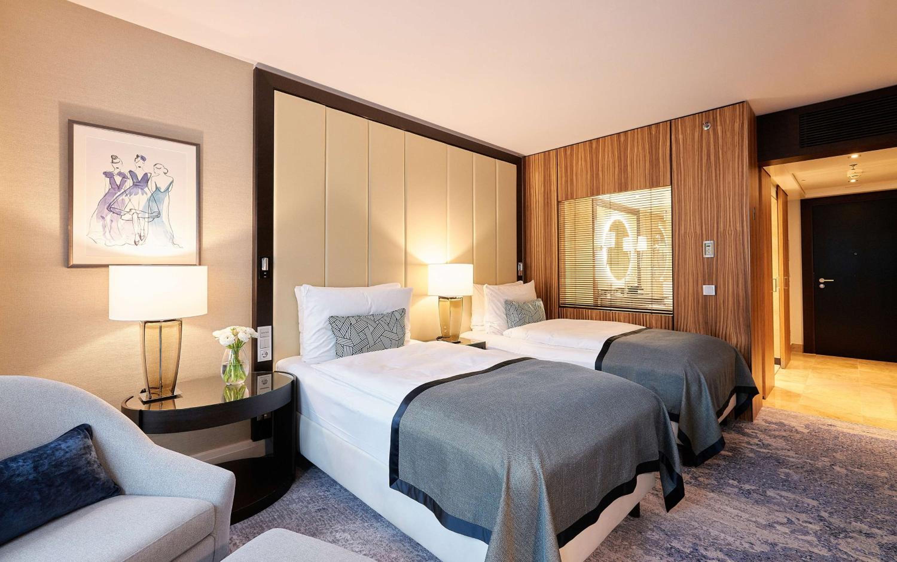 Standard Twin Room - Photo 4