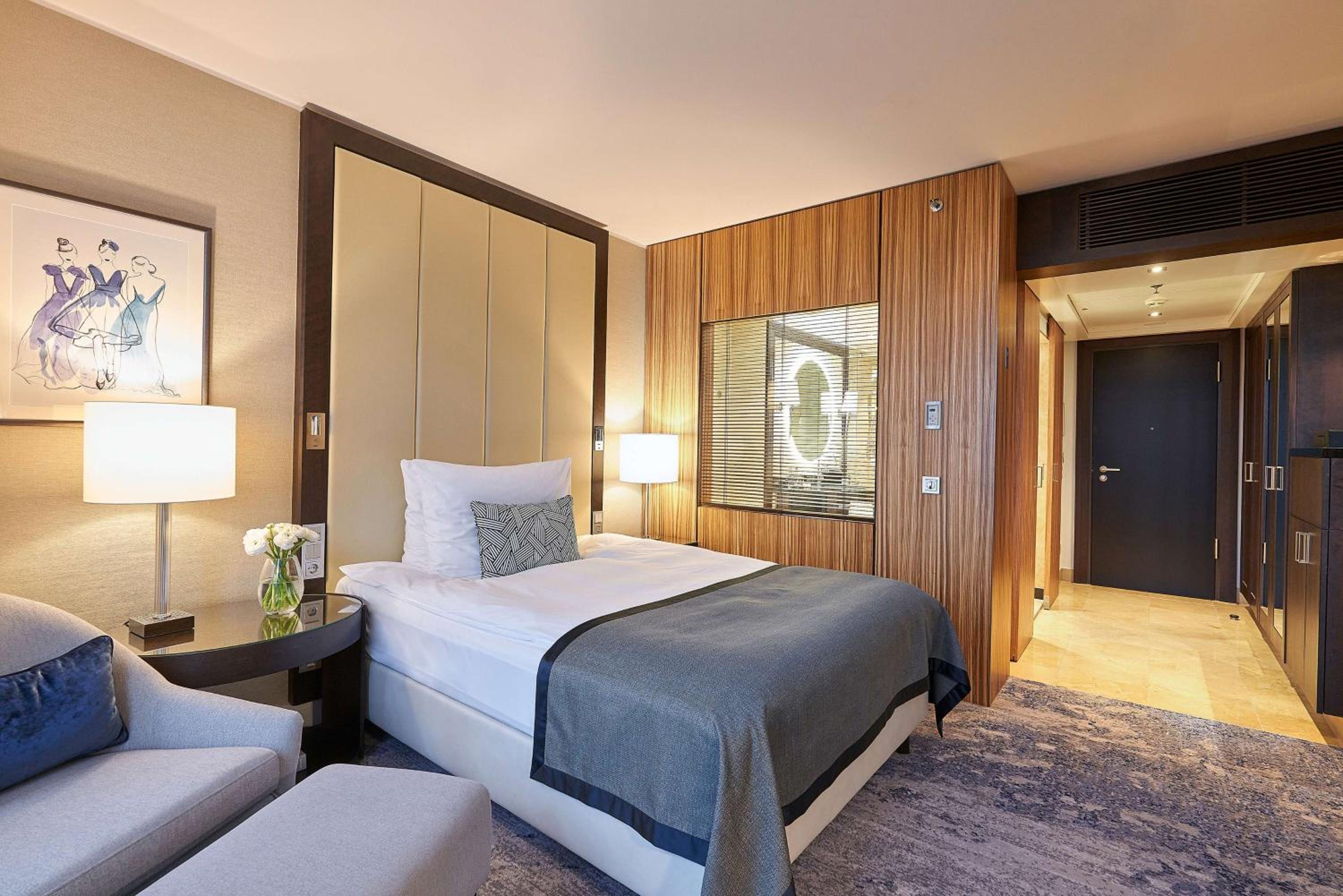 Standard Queen Room