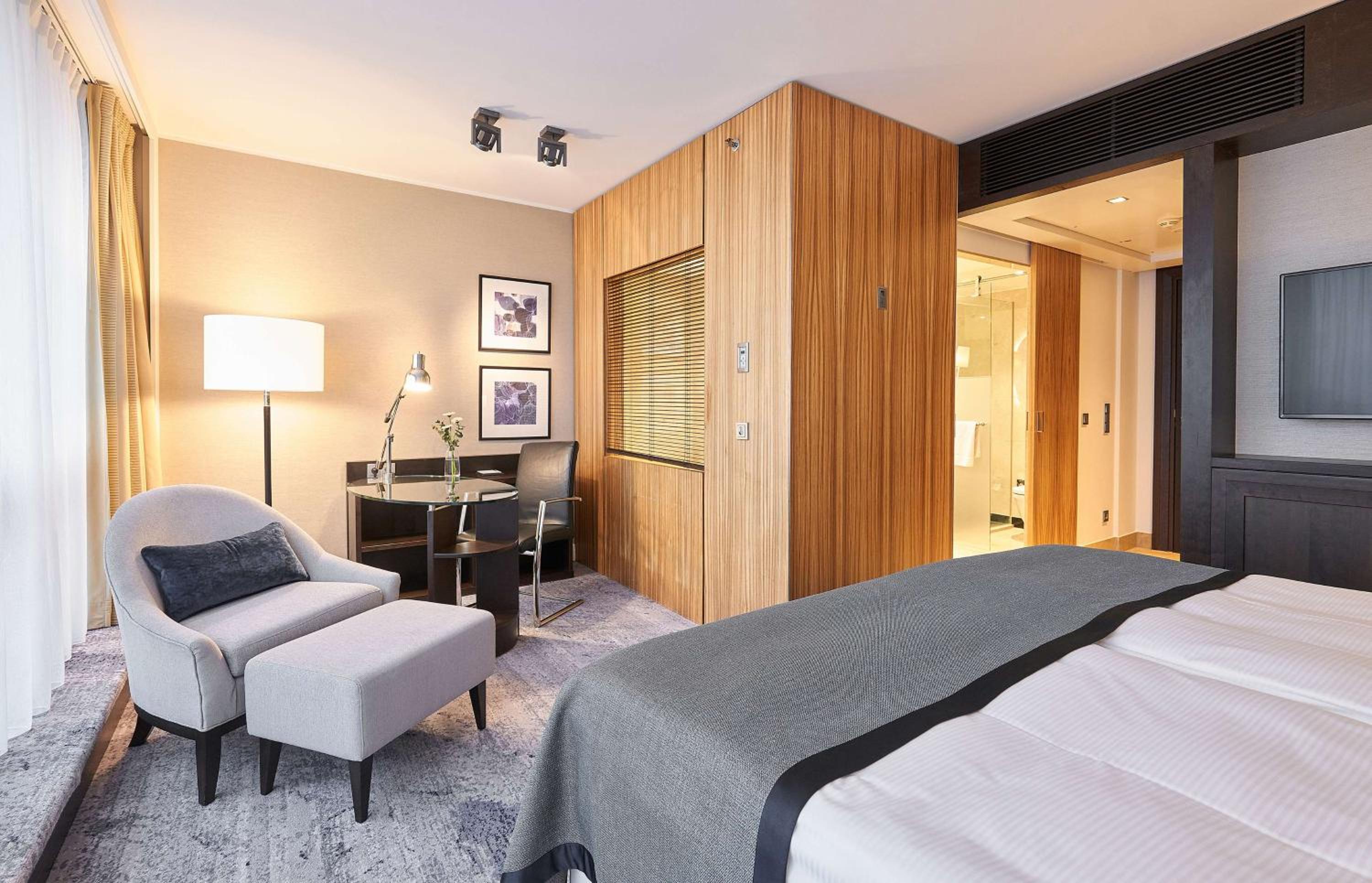 Superior King Room - Photo 1
