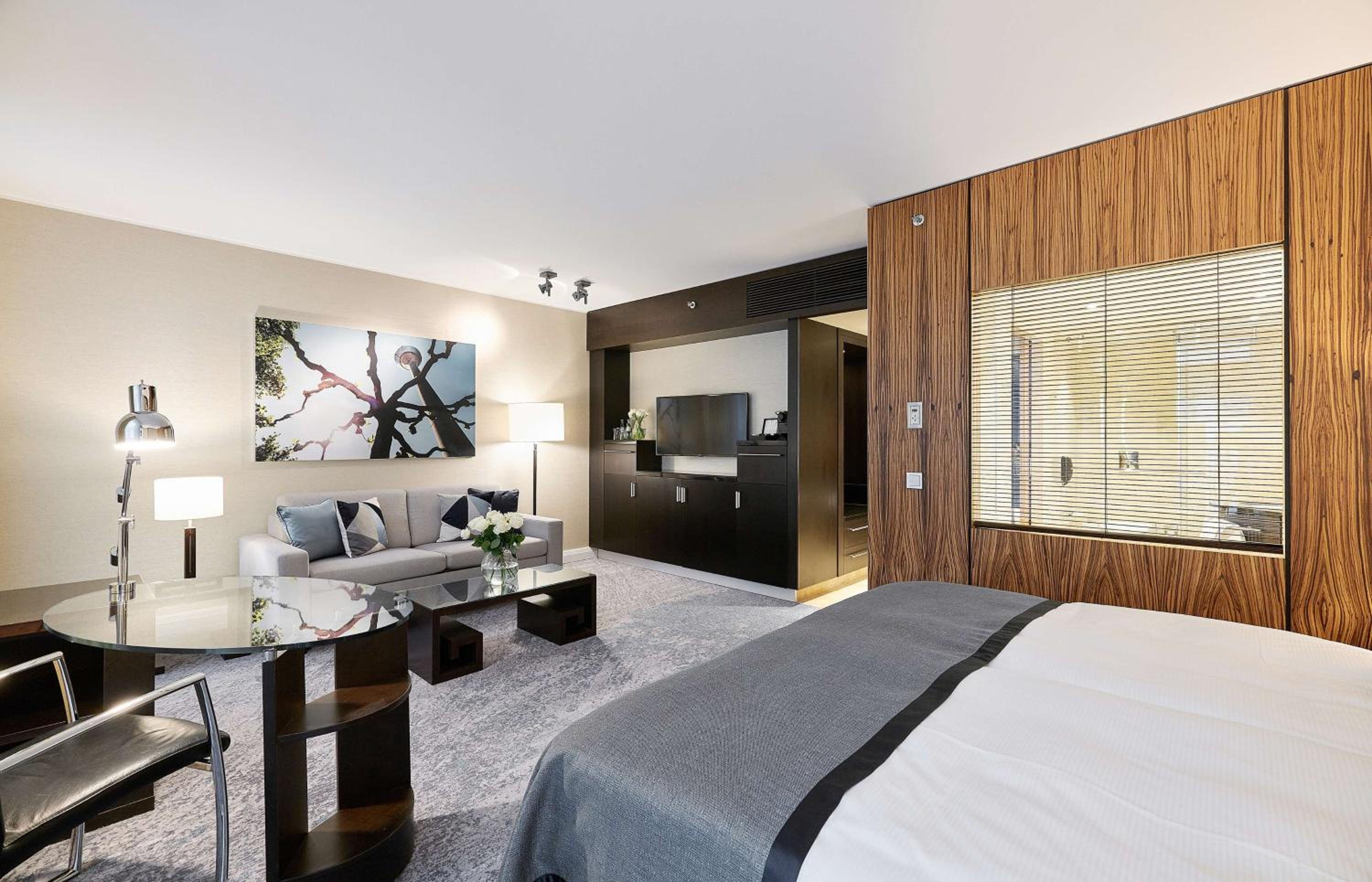 Deluxe King Room - Photo 3