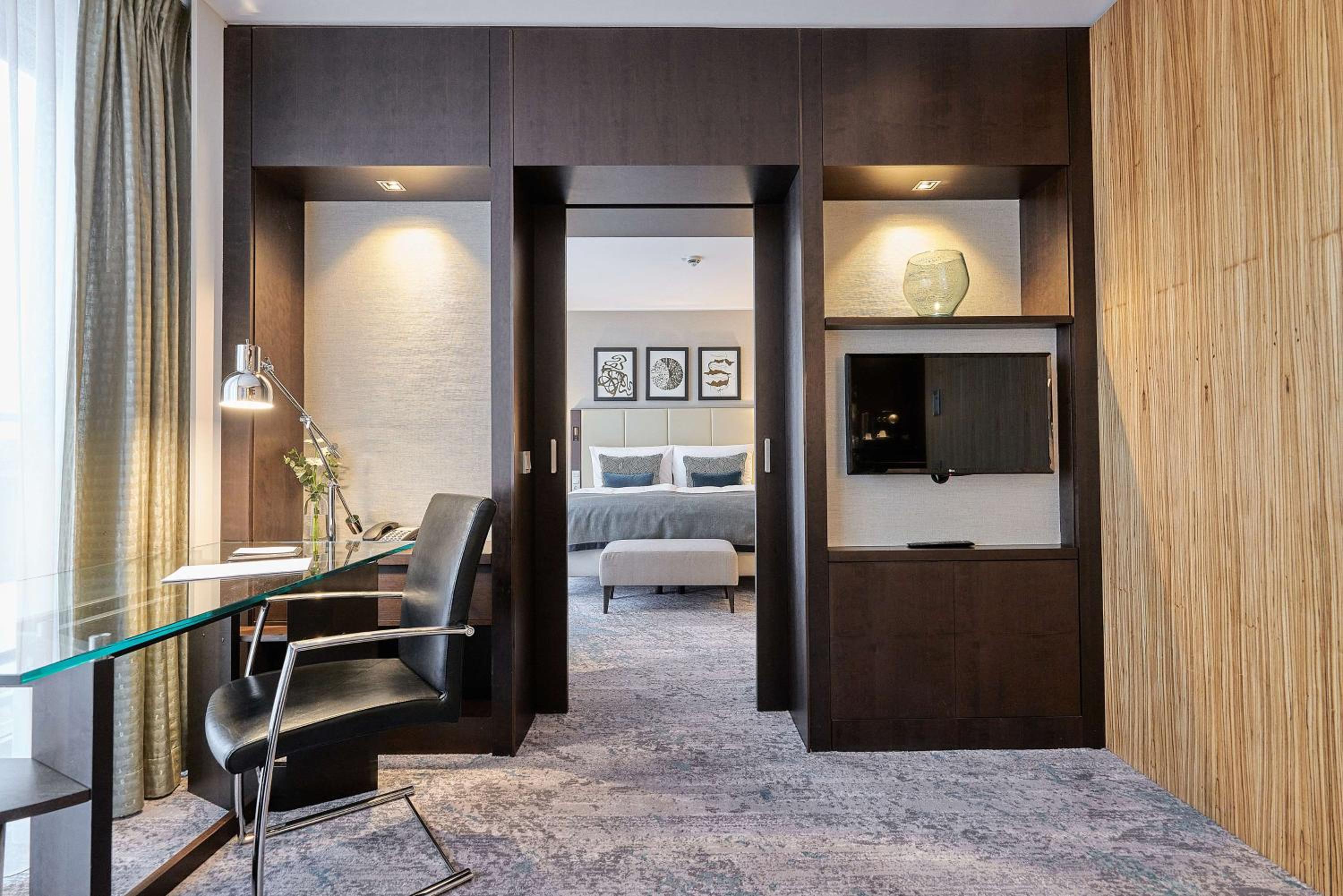 Suite - Photo 3