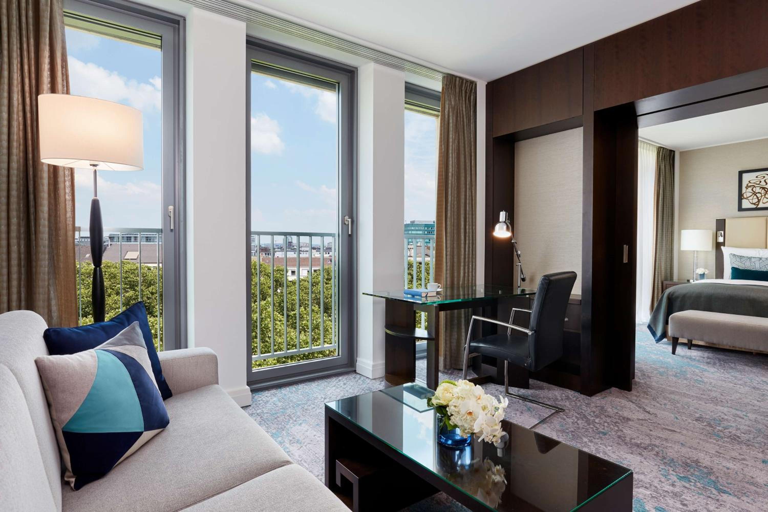 Suite - Photo 1