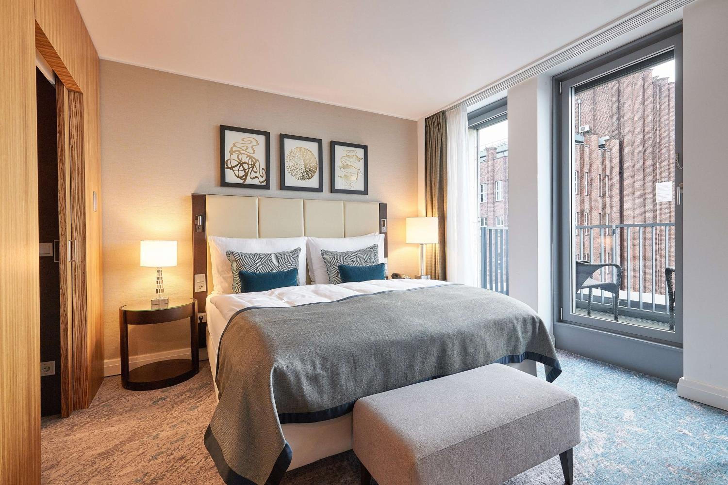 Suite with Balcony - Photo 4