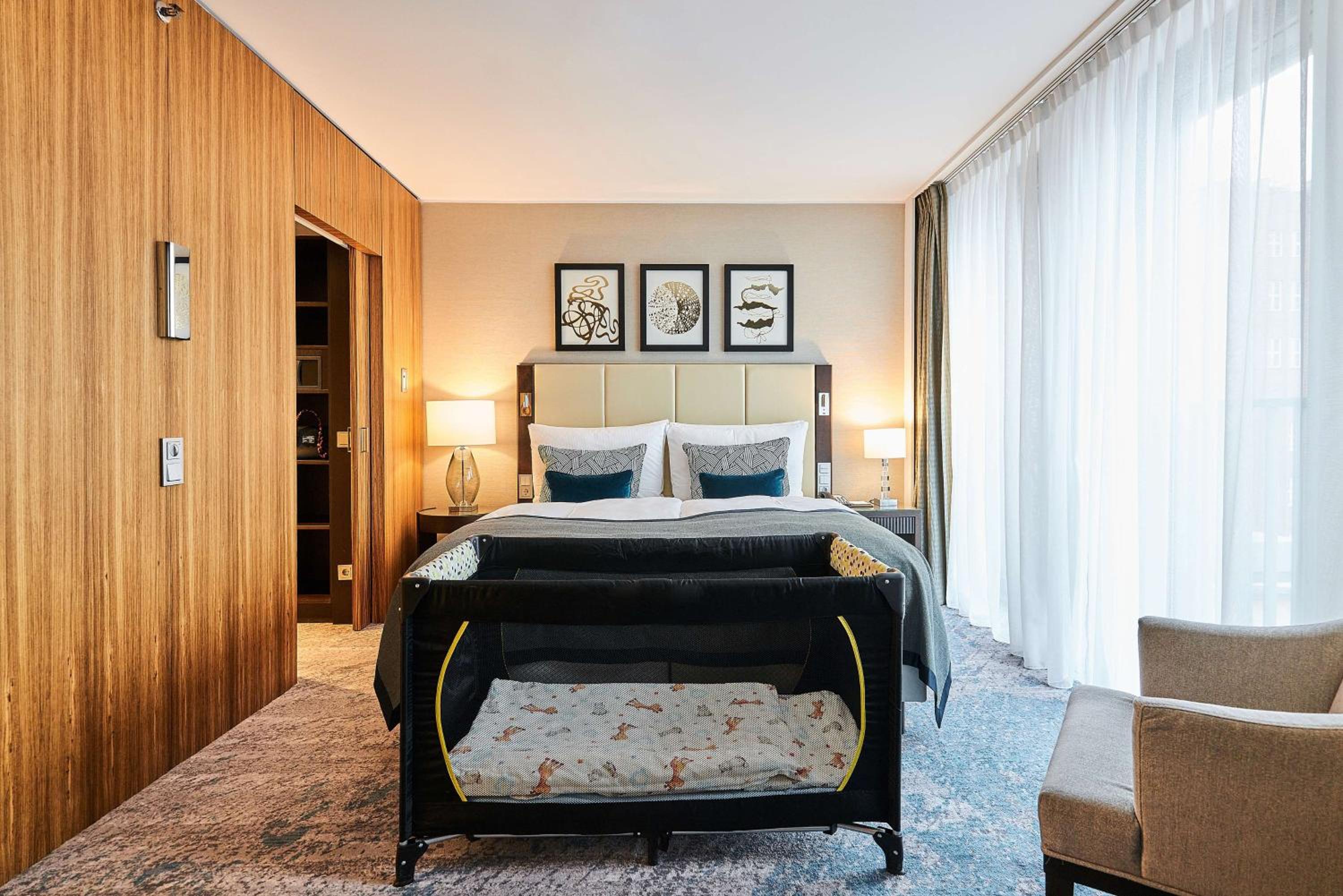 Suite with Balcony - Photo 6