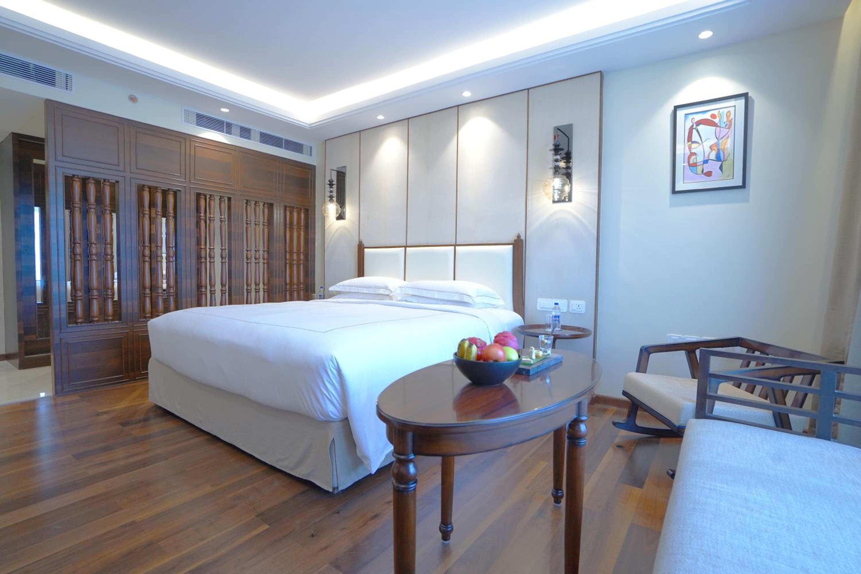Deluxe King Room - Photo 3