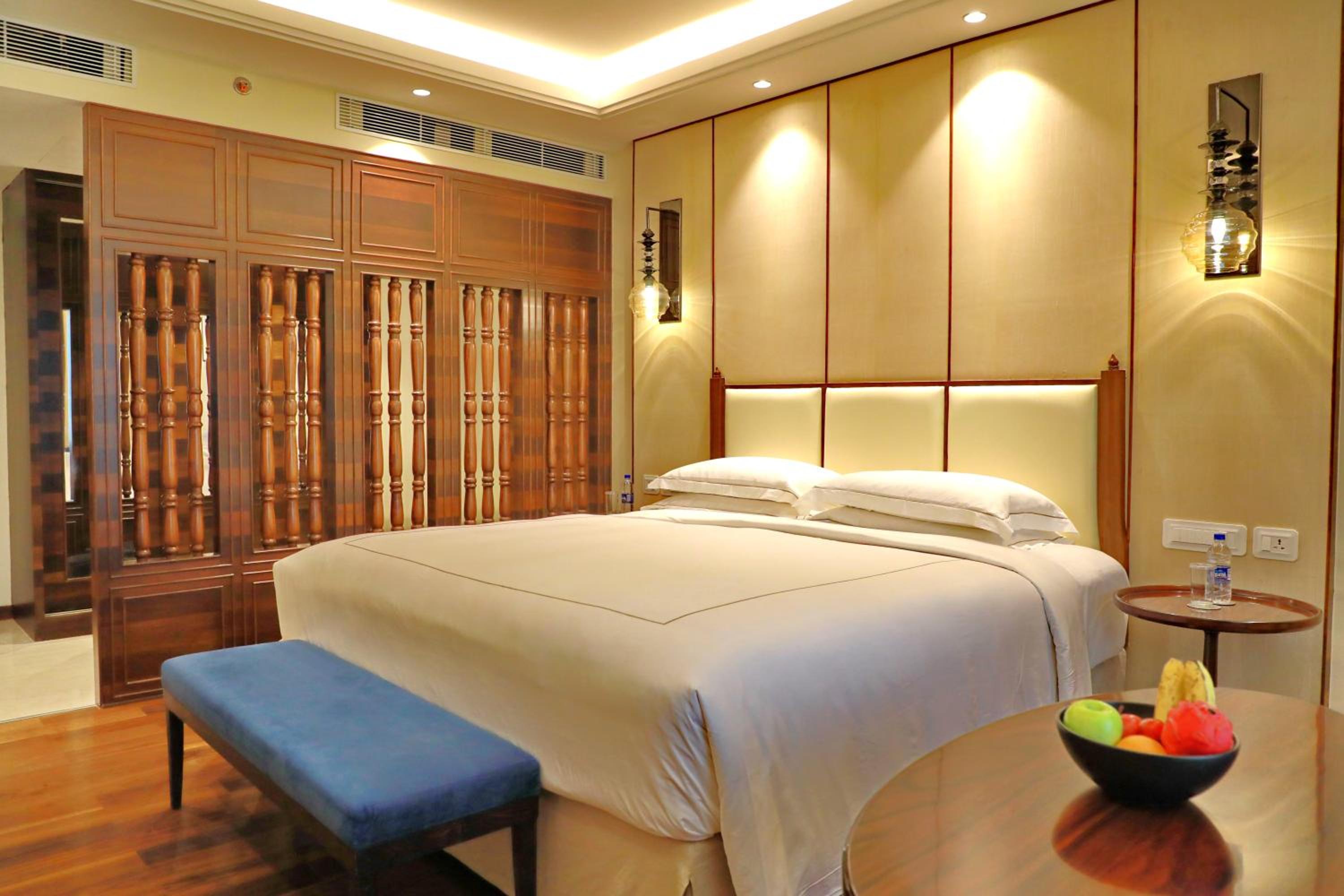 Deluxe King Room - Photo 1