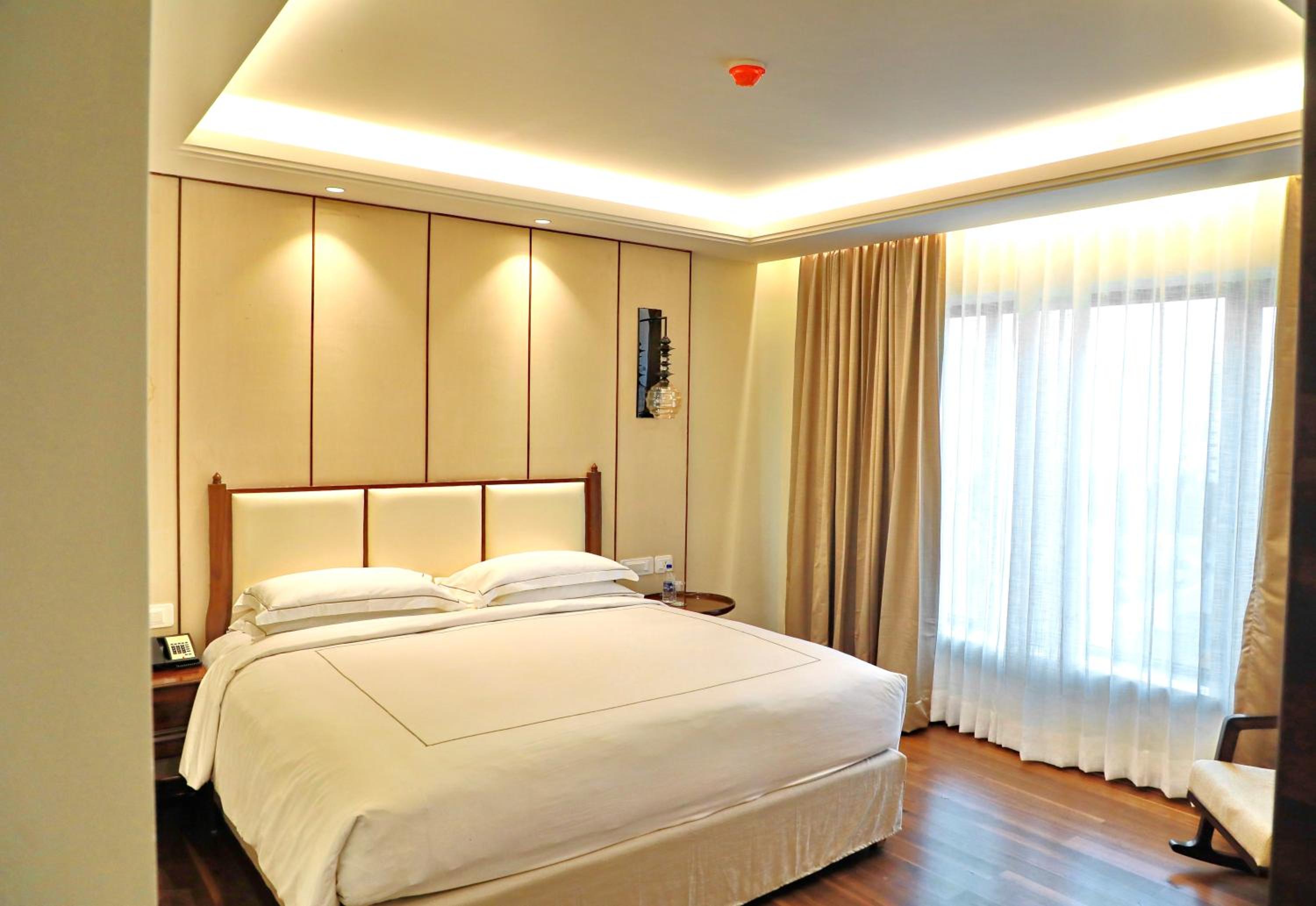Luxury King Room - Photo 1