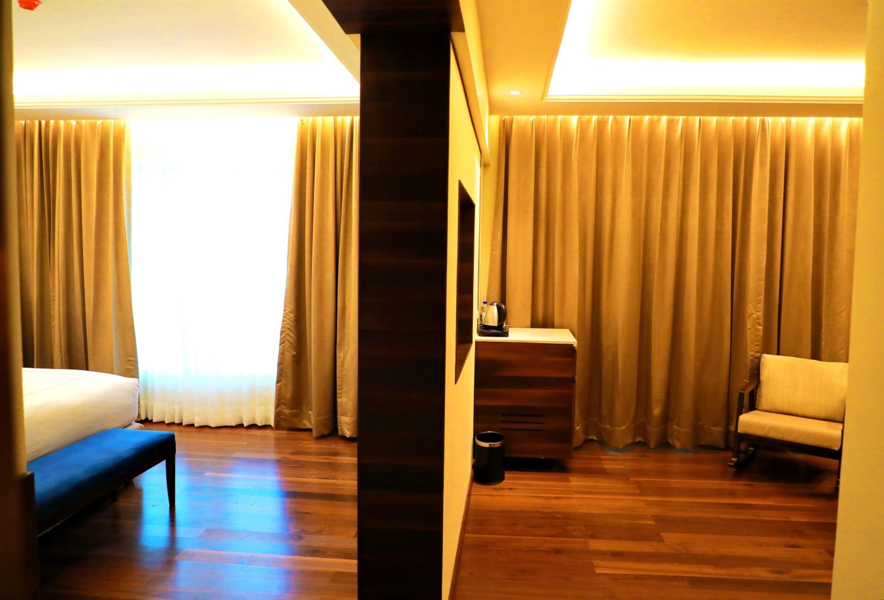 Luxury King Room - Photo 2