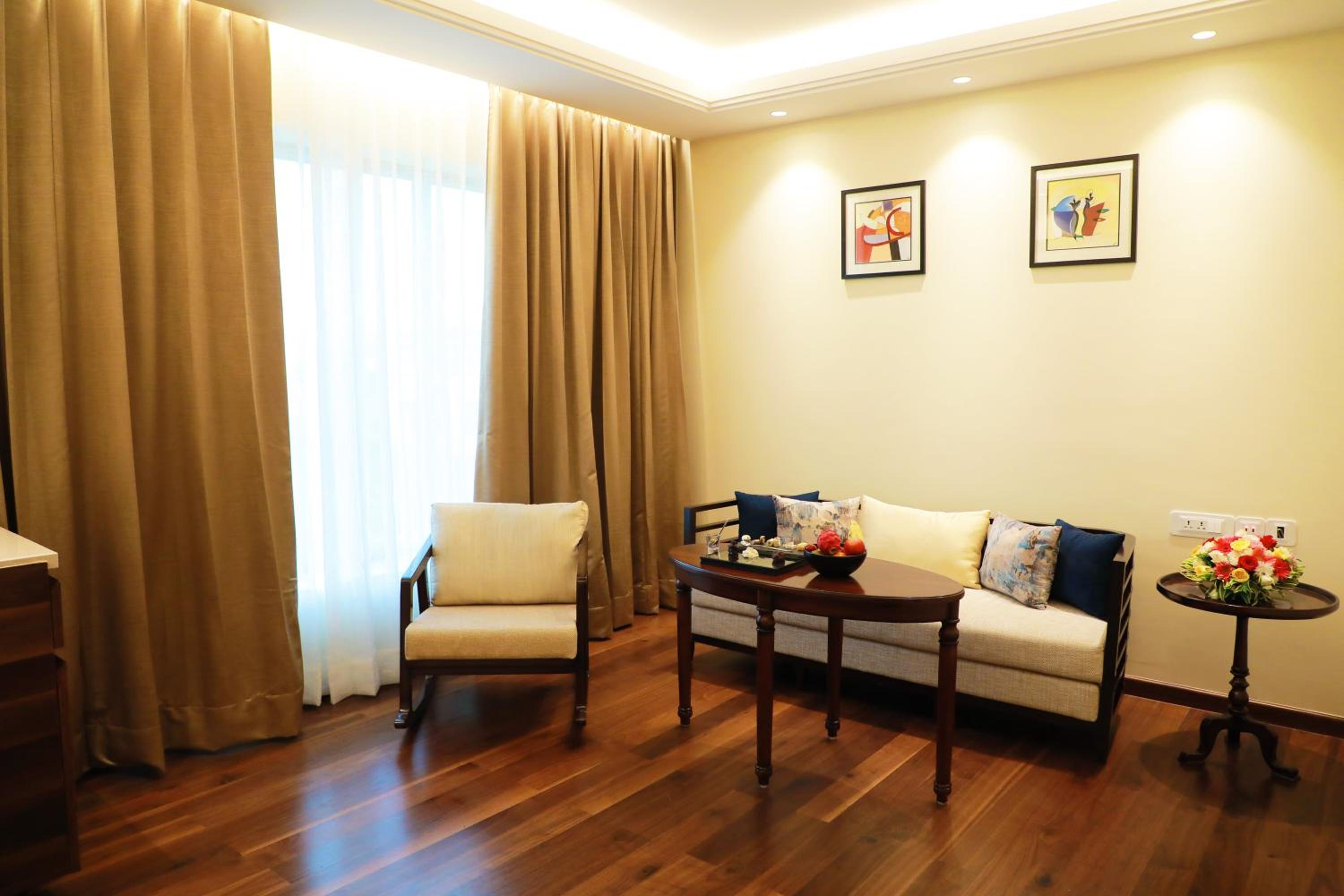 Luxury King Room - Photo 3