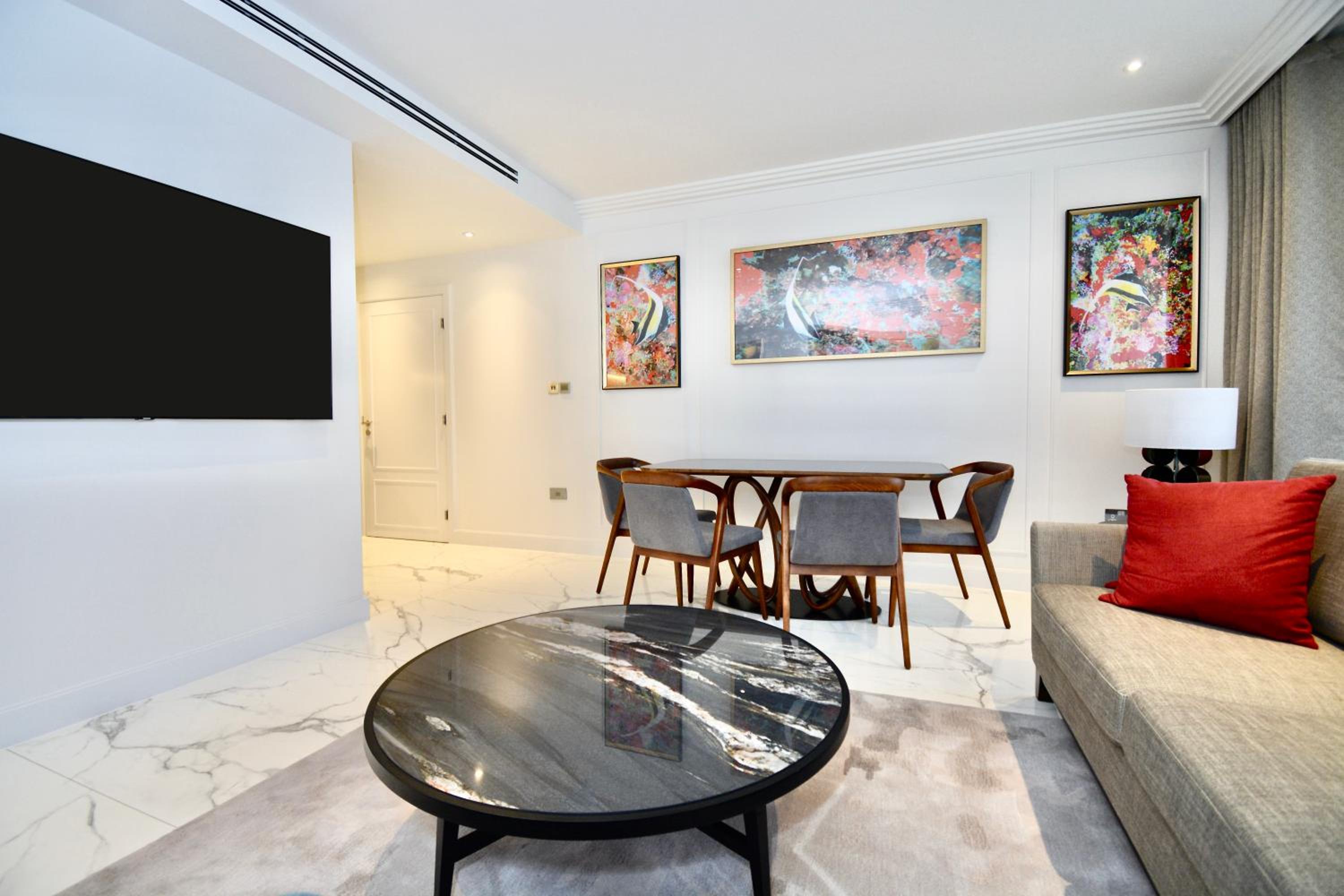 One Bedroom Deluxe Apartment photo 3