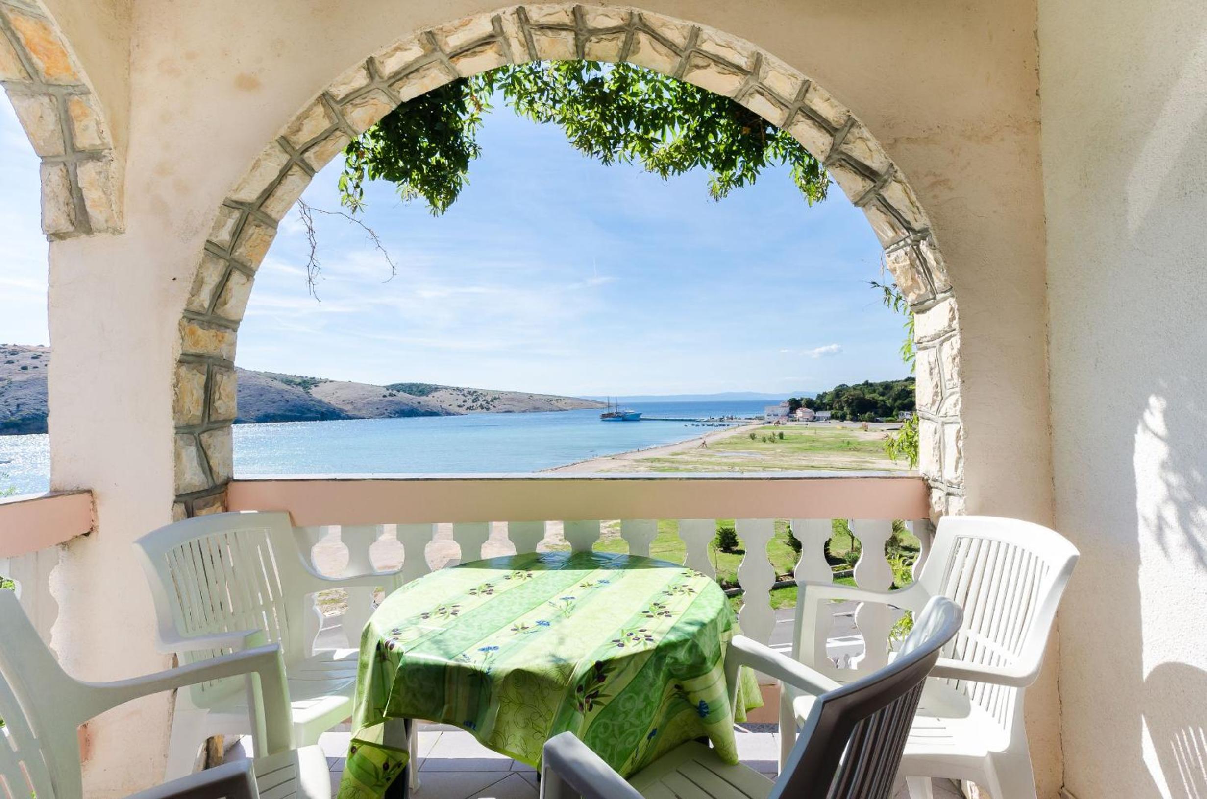 Two-Bedroom Apartment with Sea View photo 2