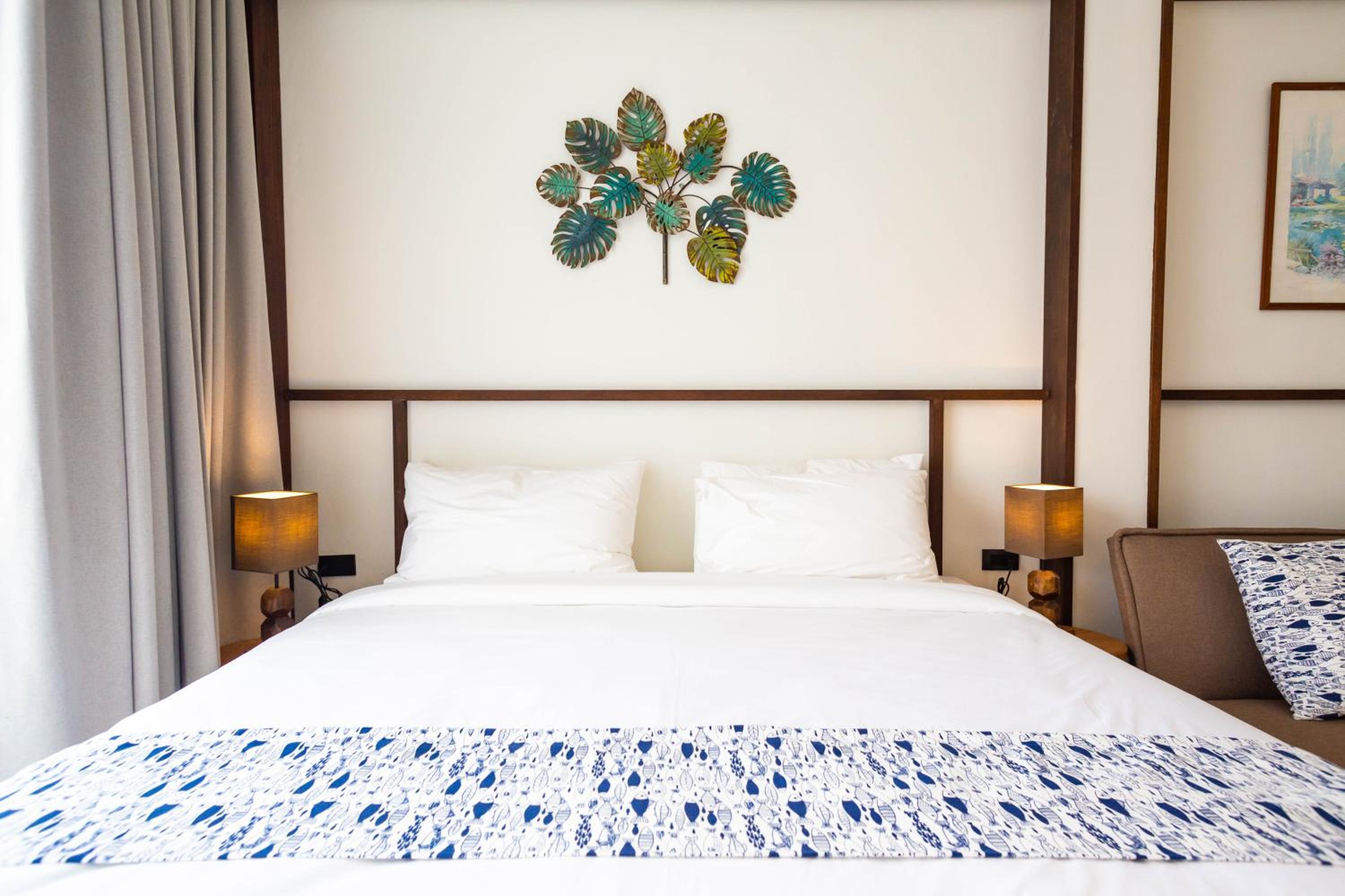 Deluxe King Room - Photo 1