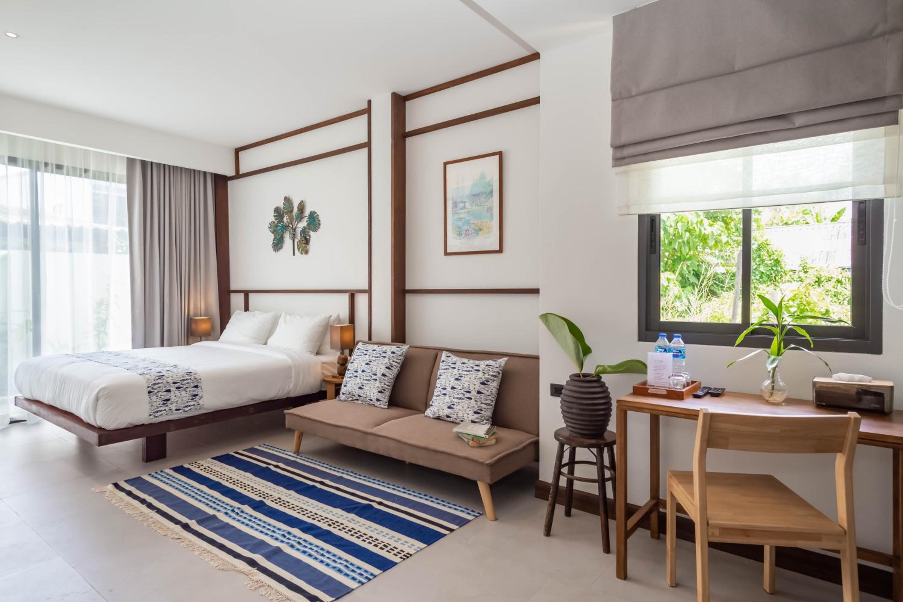 Deluxe King Room - Photo 6