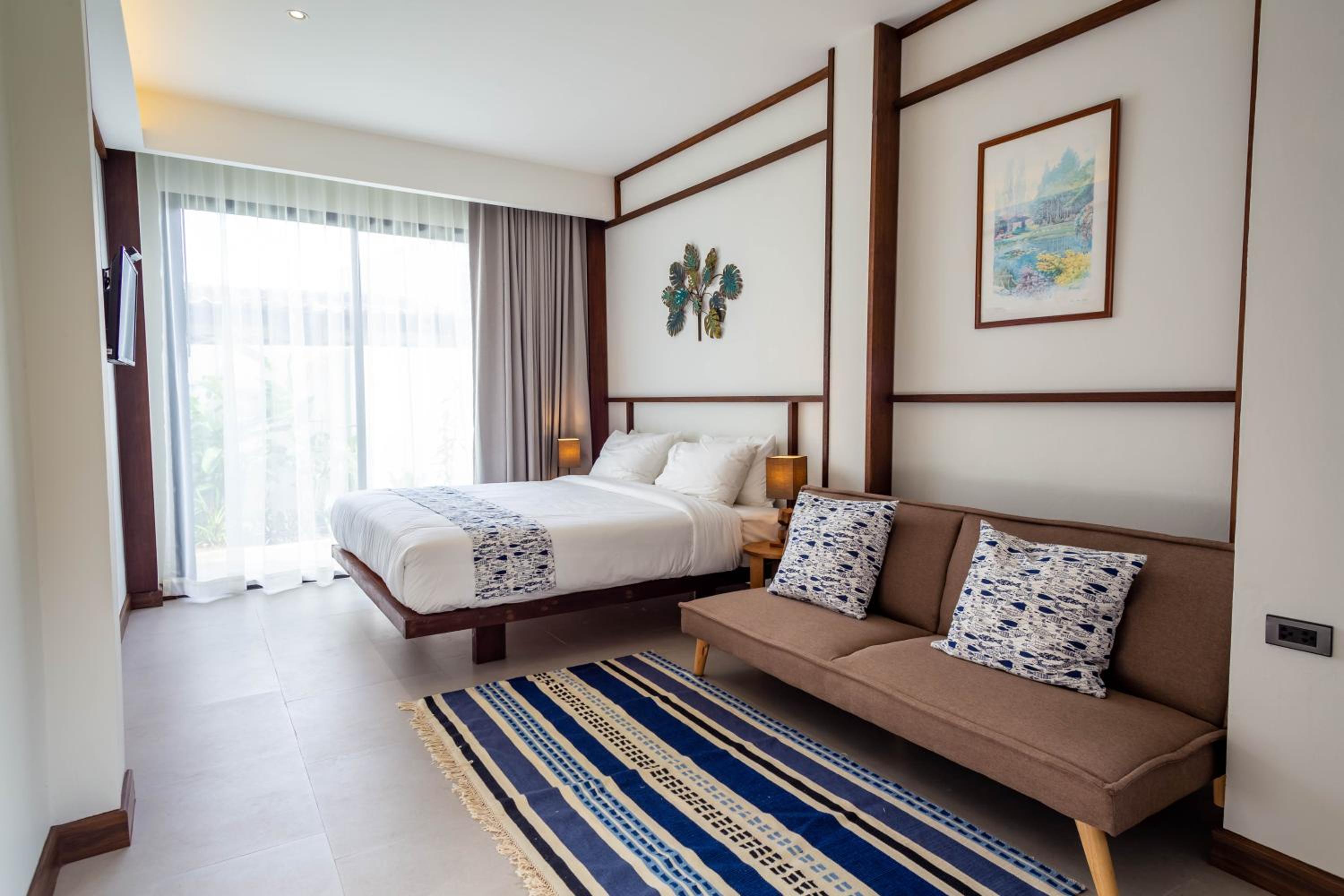Deluxe King Room - Photo 7