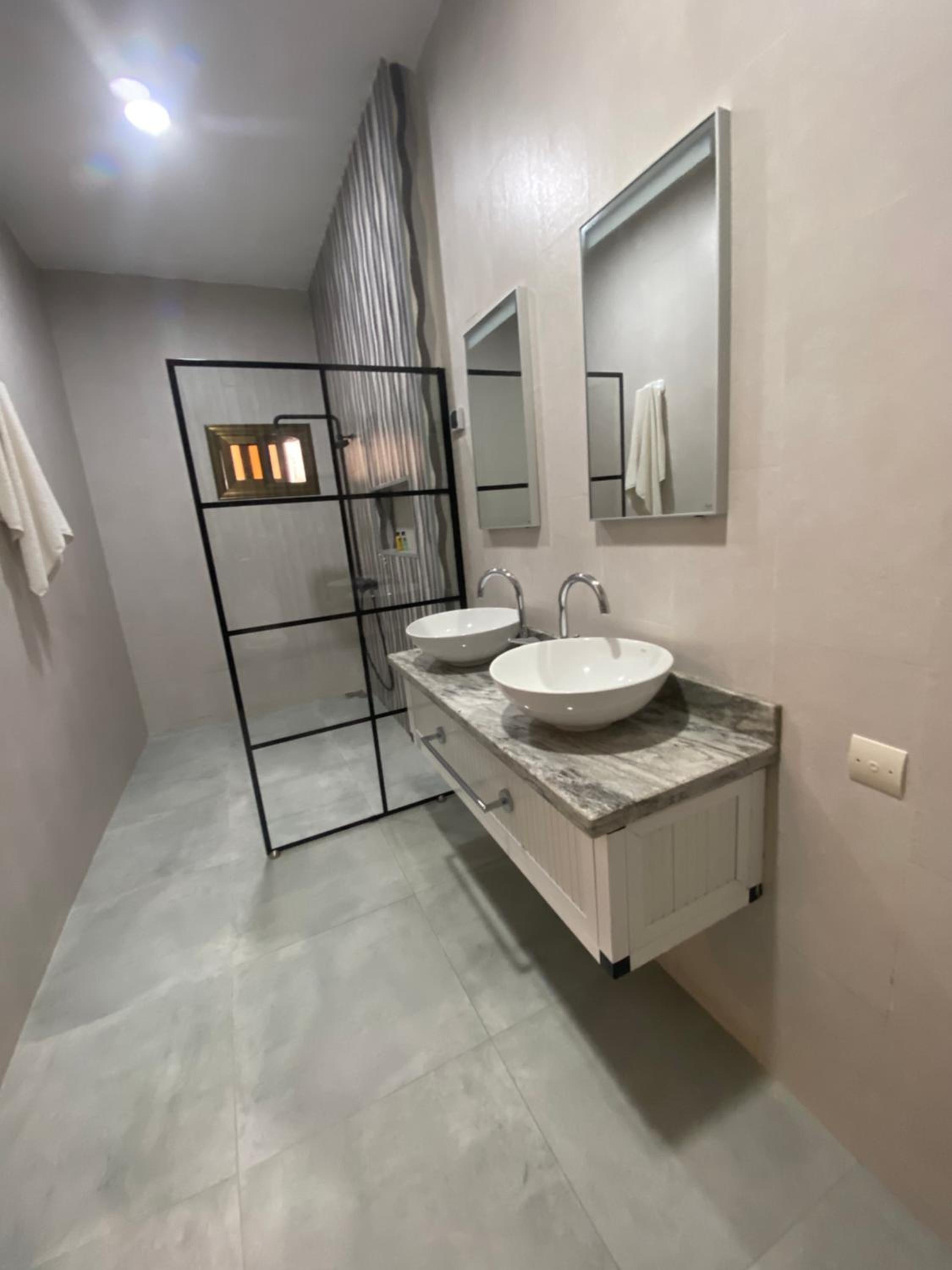 Deluxe Room (2 Adults + 1 Child) photo 3