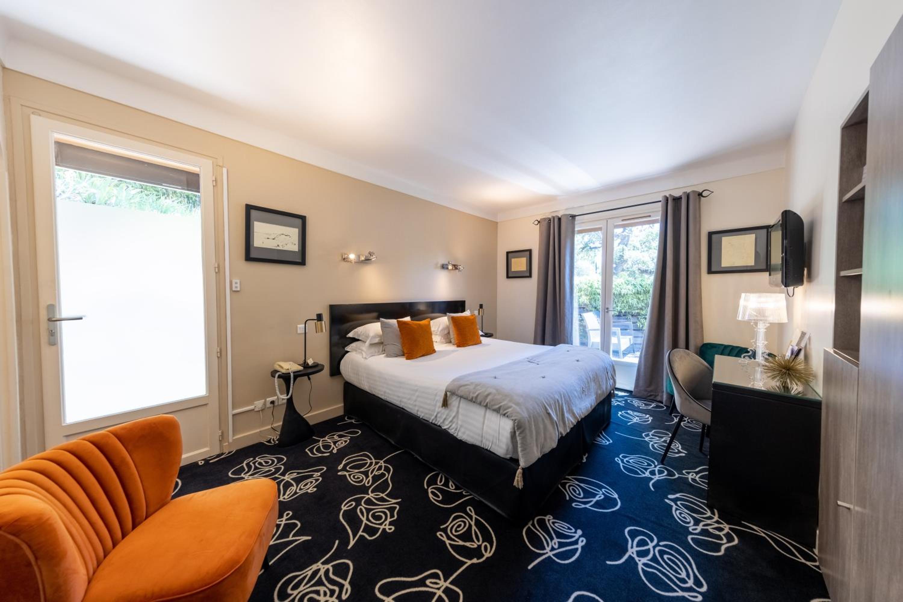 Large Room with Terrace