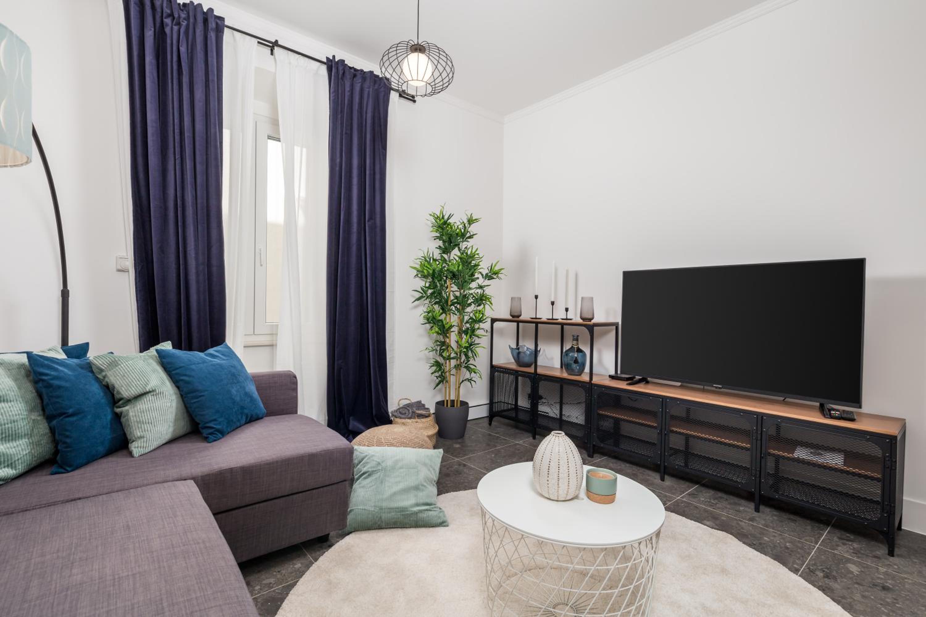 Two-Bedroom Apartment - Photo 30