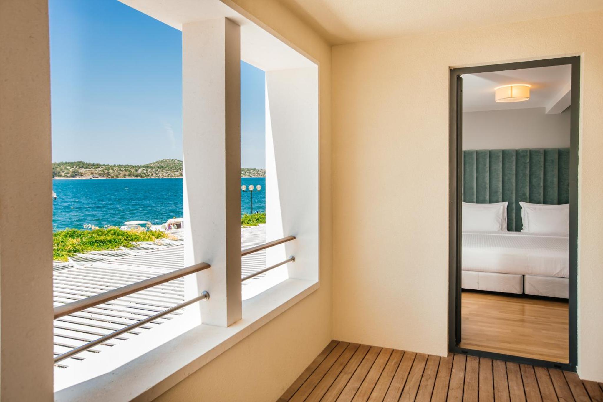 Comfort Two-Bedroom Apartment with Balcony - Photo 7