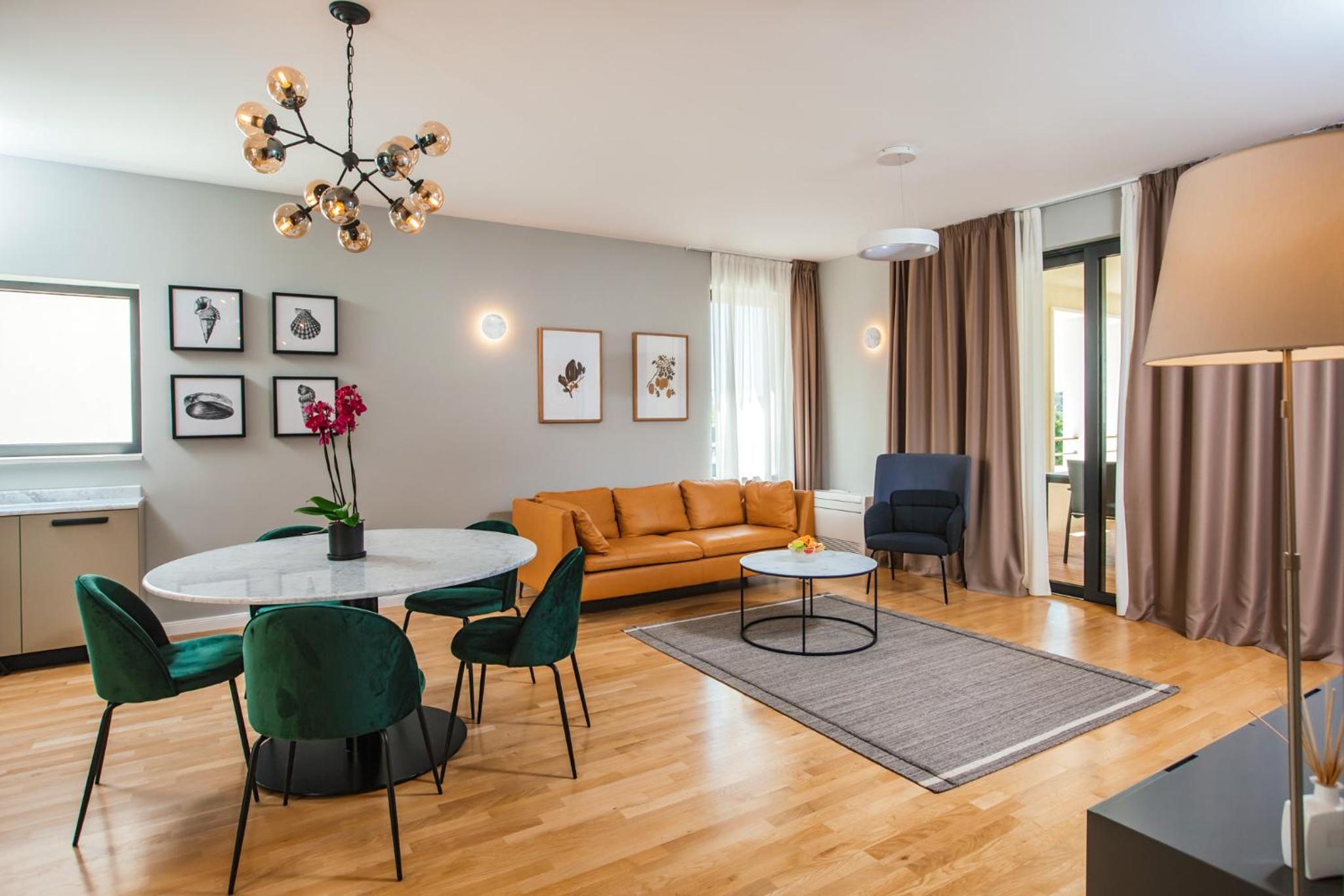 Comfort Two-Bedroom Apartment with Balcony - Photo 9