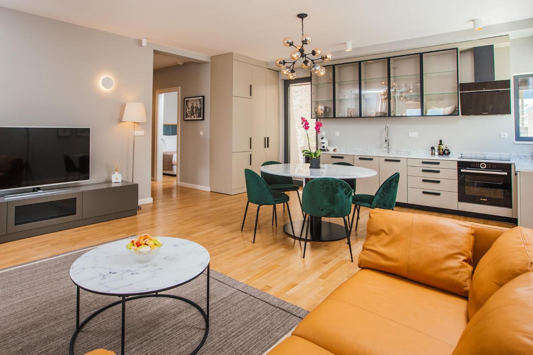 Comfort Two-Bedroom Apartment with Balcony - Photo 15