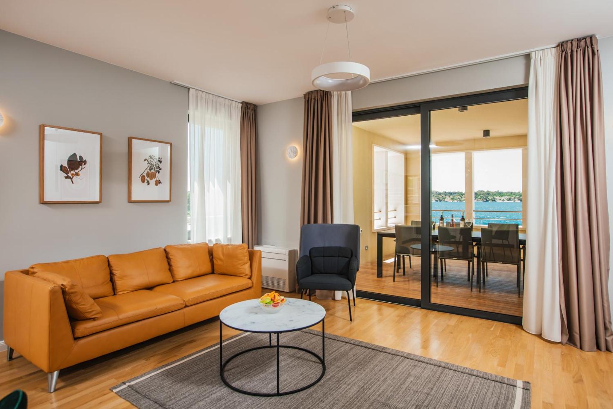 Comfort Two-Bedroom Apartment with Balcony - Photo 16