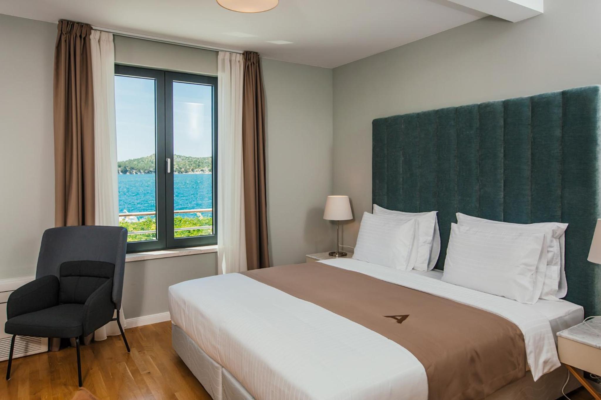 Comfort Two-Bedroom Apartment with Balcony - Photo 2