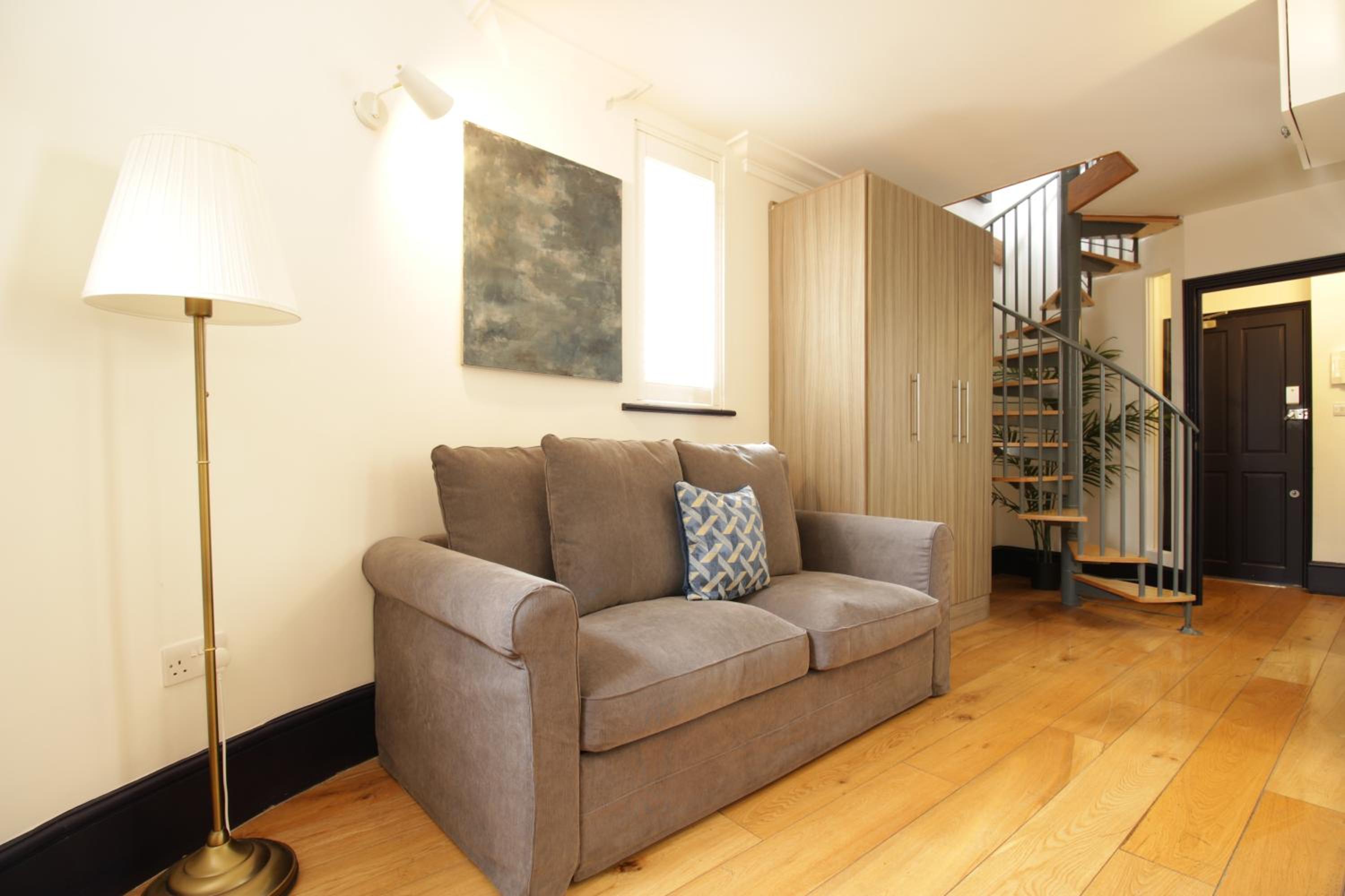 Apartment - Split Level photo 2