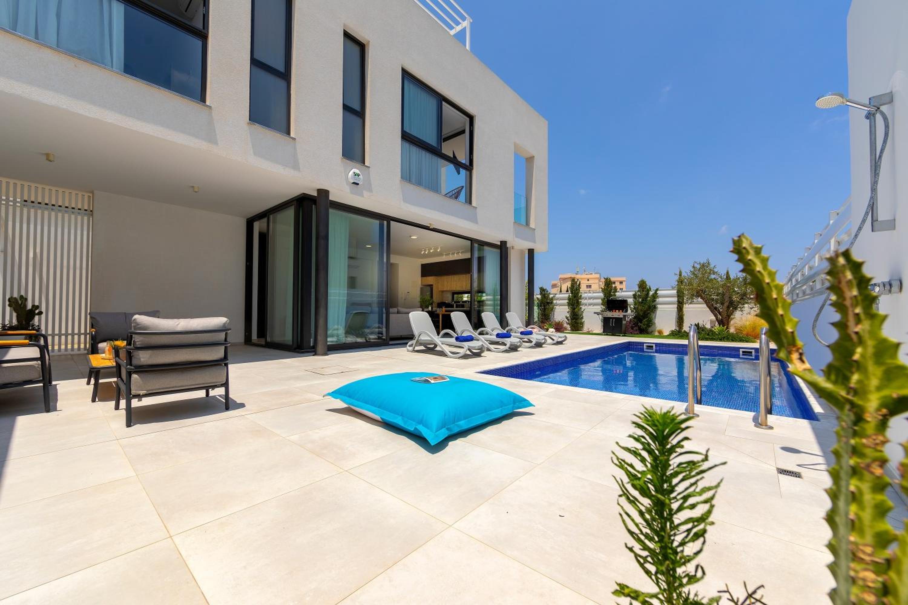 Villa with Private Pool photo 1