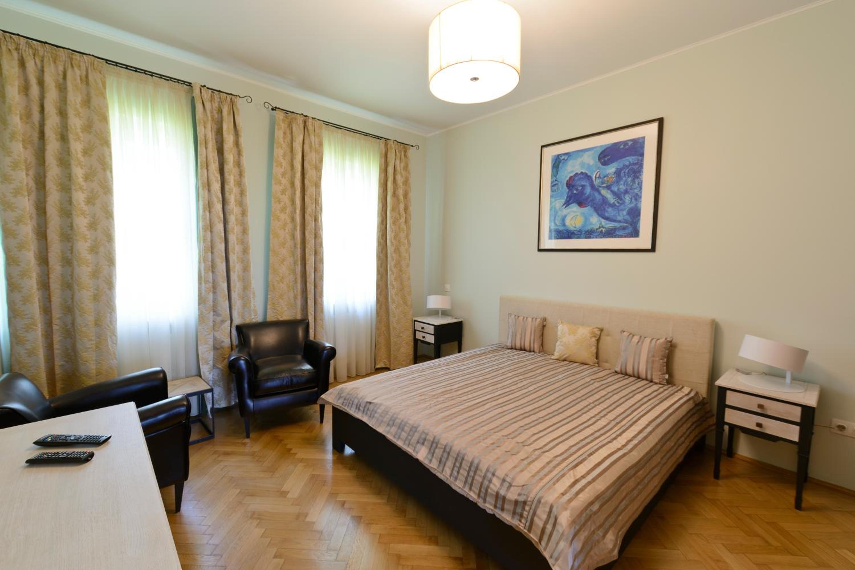 Double Room with Private Bathroom - Photo 11