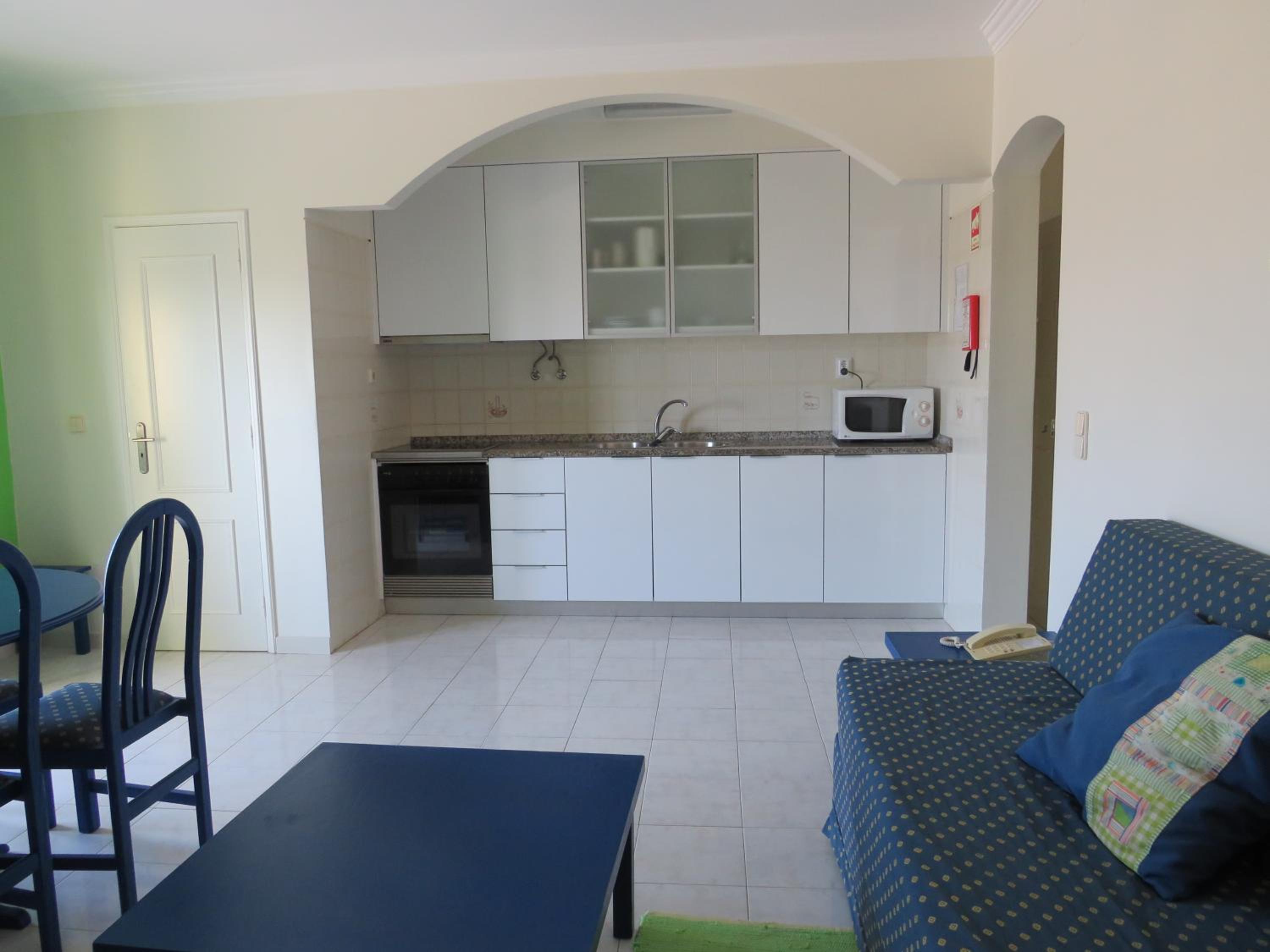 One-Bedroom Apartment with Sea View - Photo 13