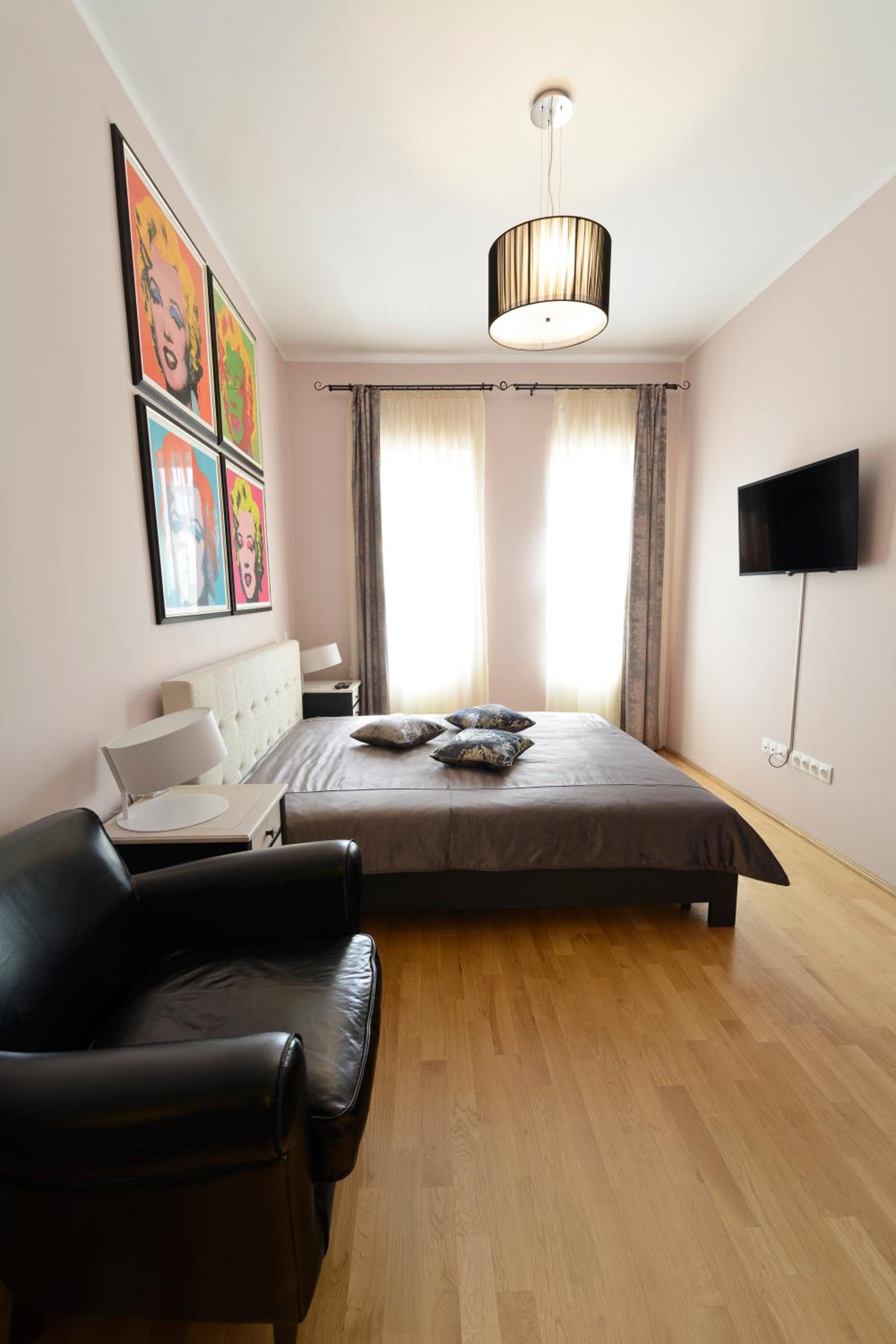 Double Room with Private Bathroom - Photo 7