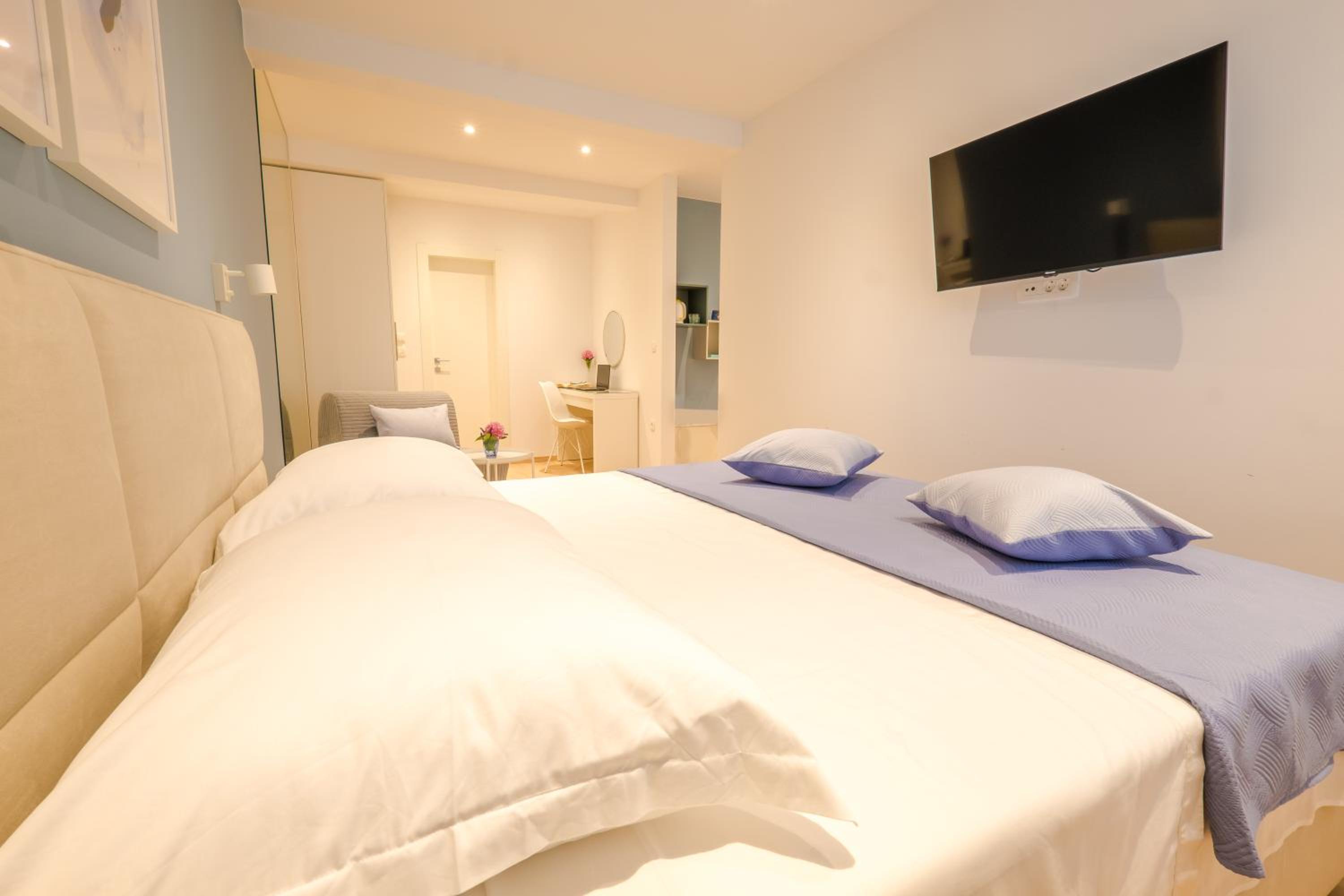 Superior King Room - Photo 1