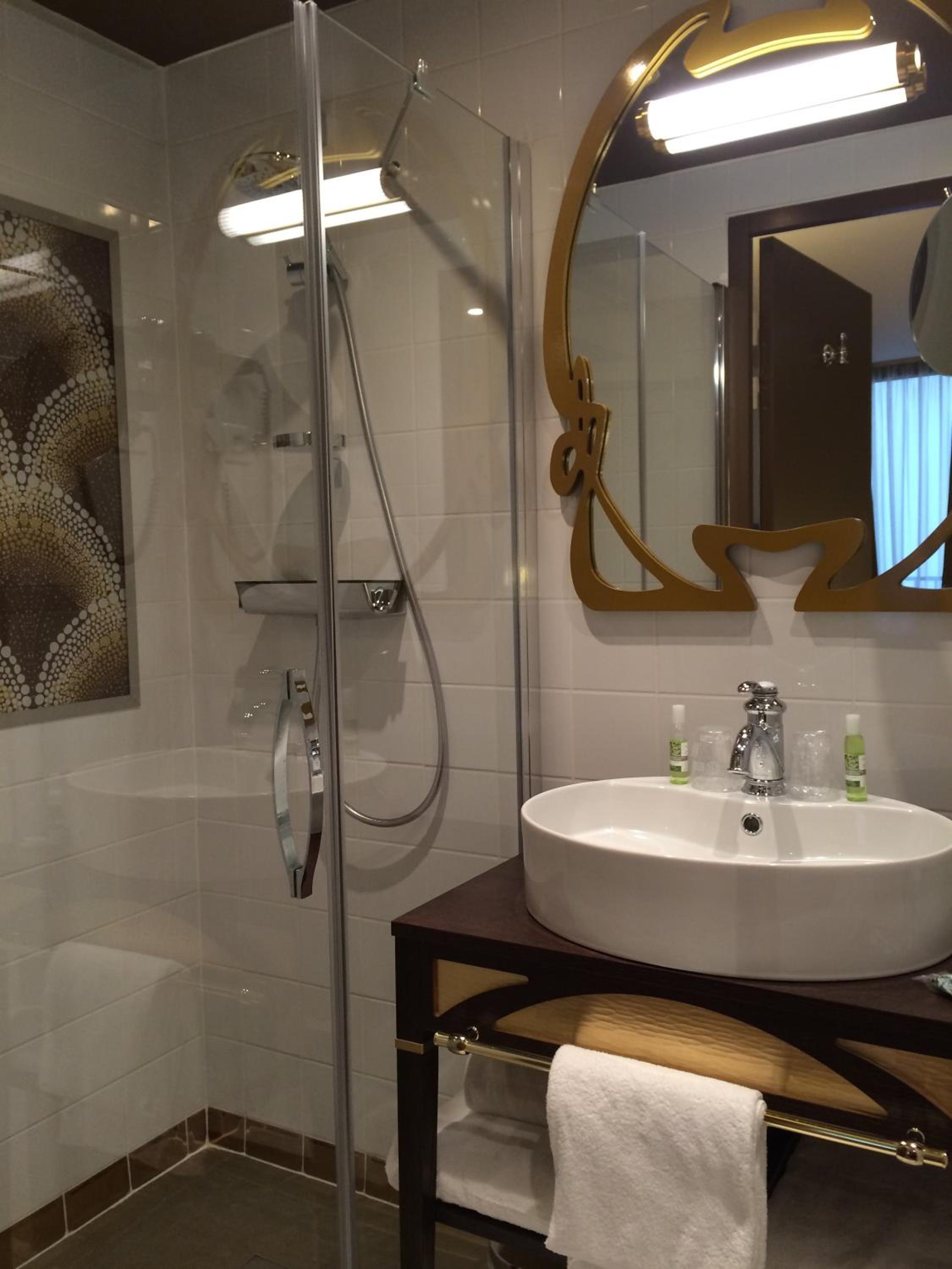 Premium Queen Room - Photo 6