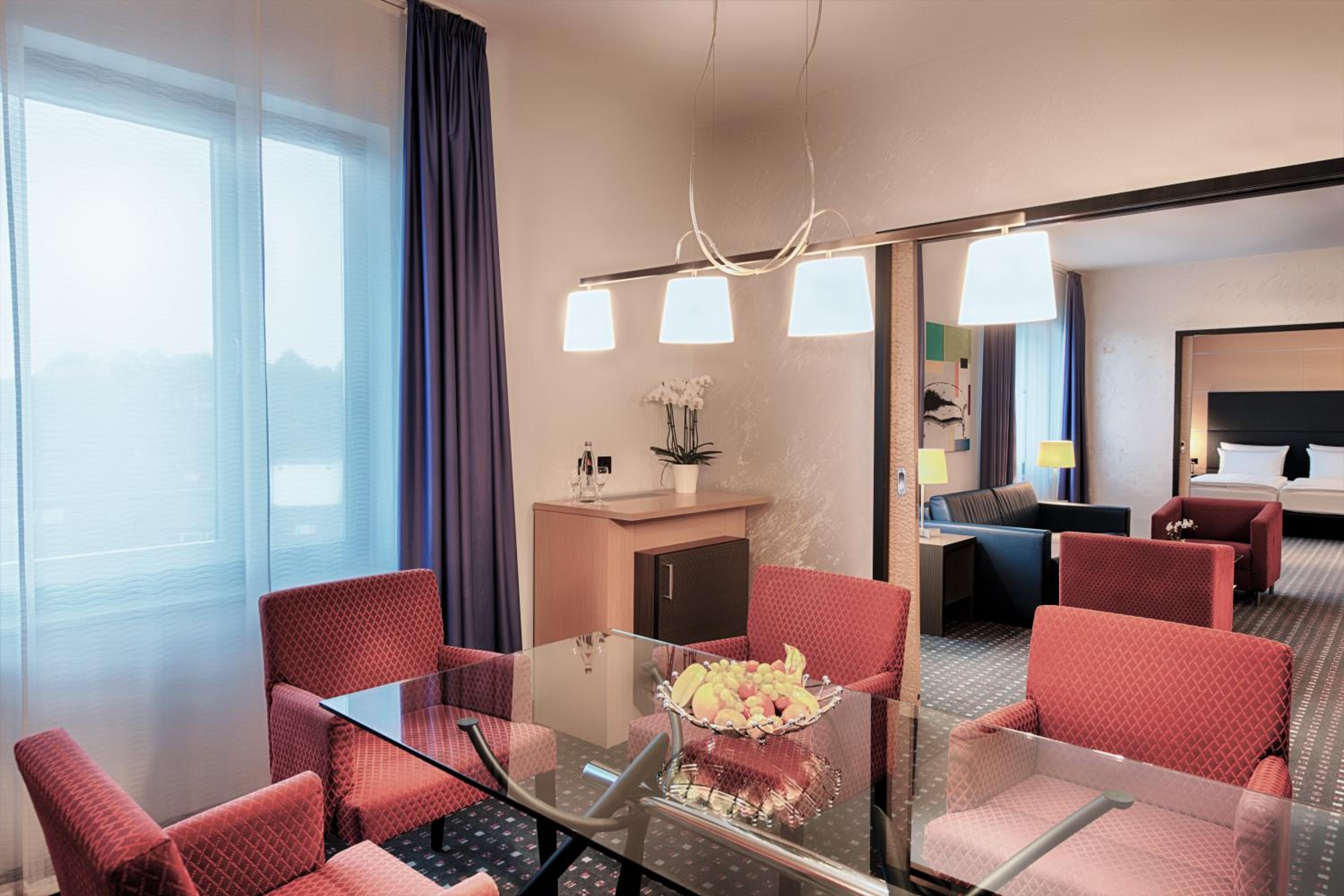 Executive Suite - Photo 6