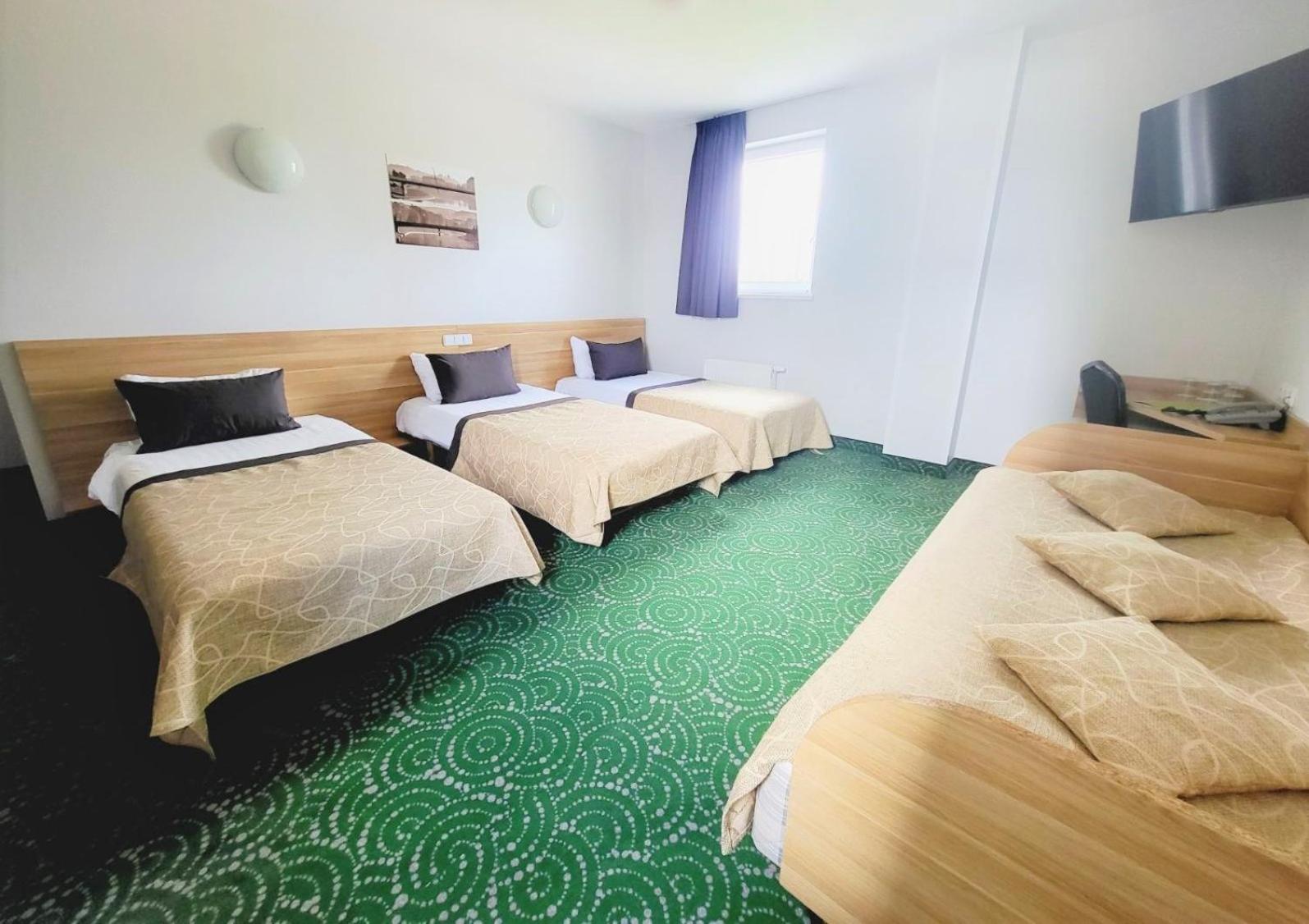 Quadruple Room - Photo 5