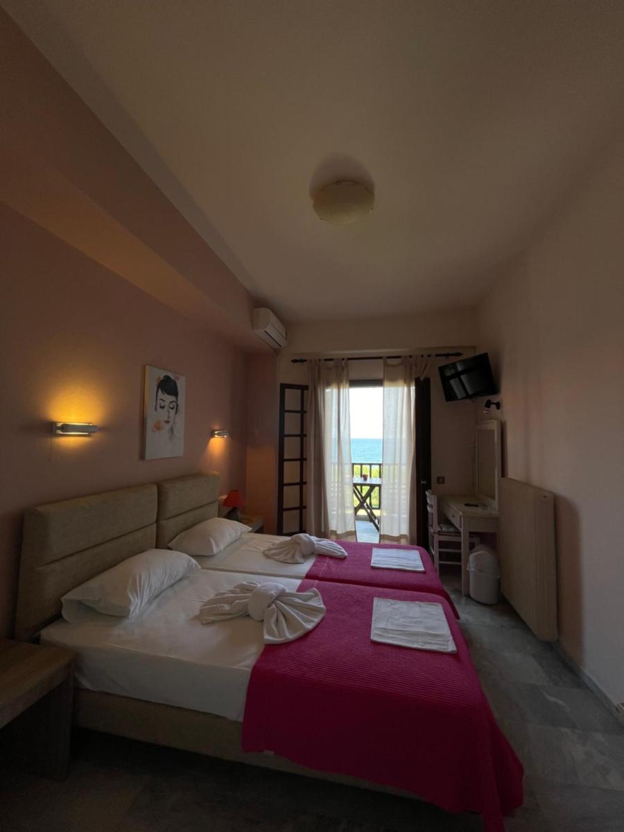 Superior Twin Room with Sea View - Photo 2