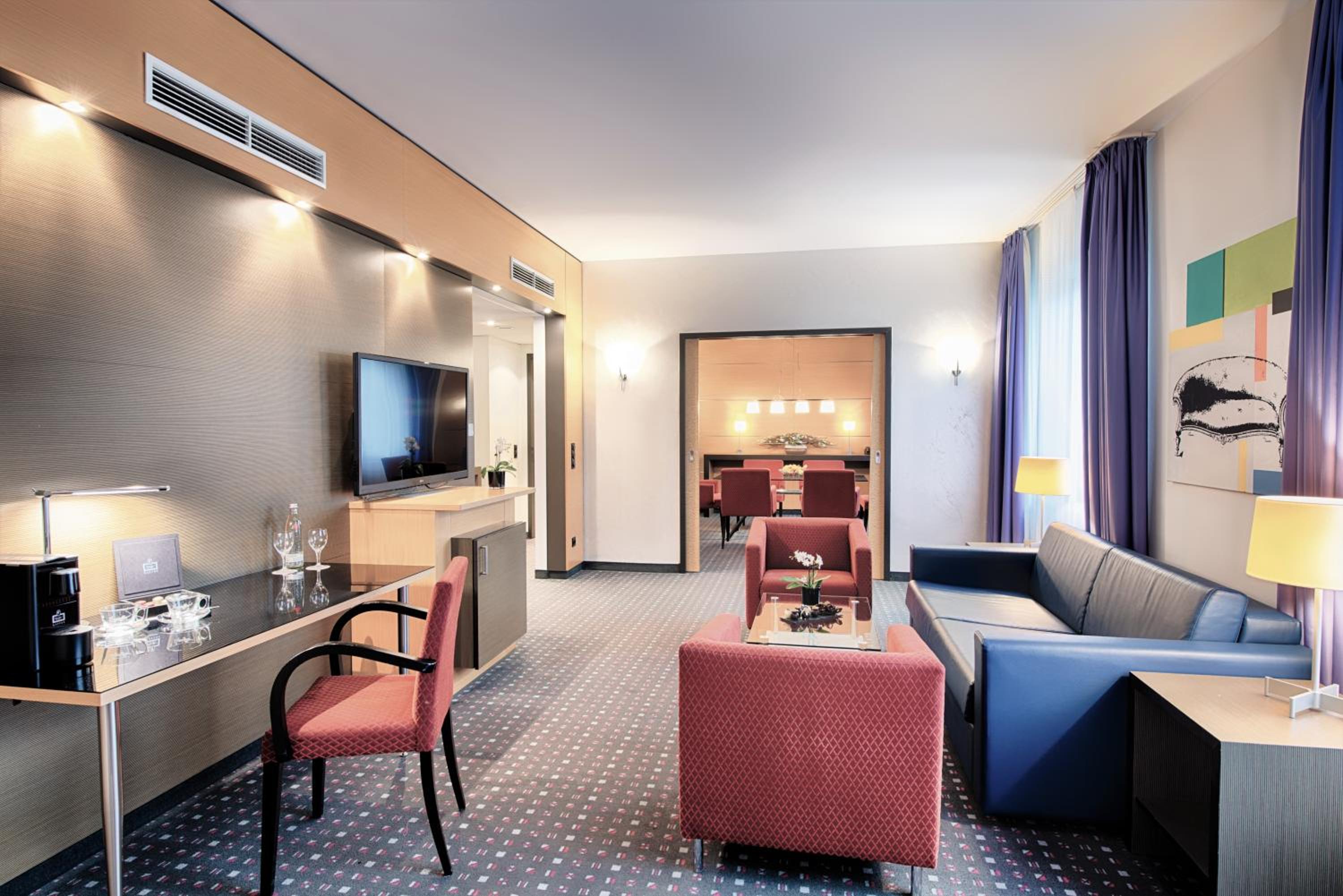 Executive Suite - Photo 2